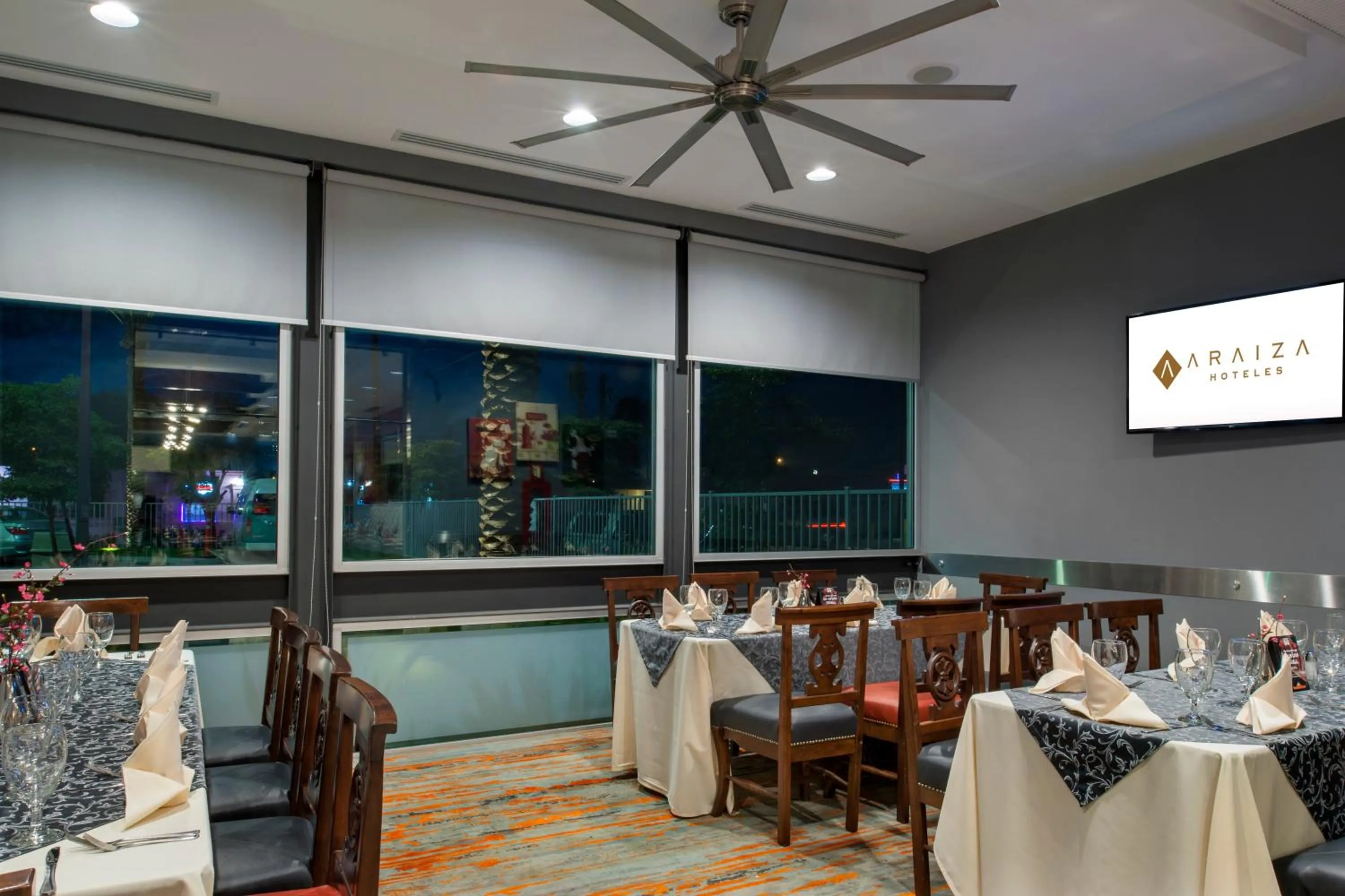 Restaurant/places to eat in Hotel Araiza San Luis R.C.