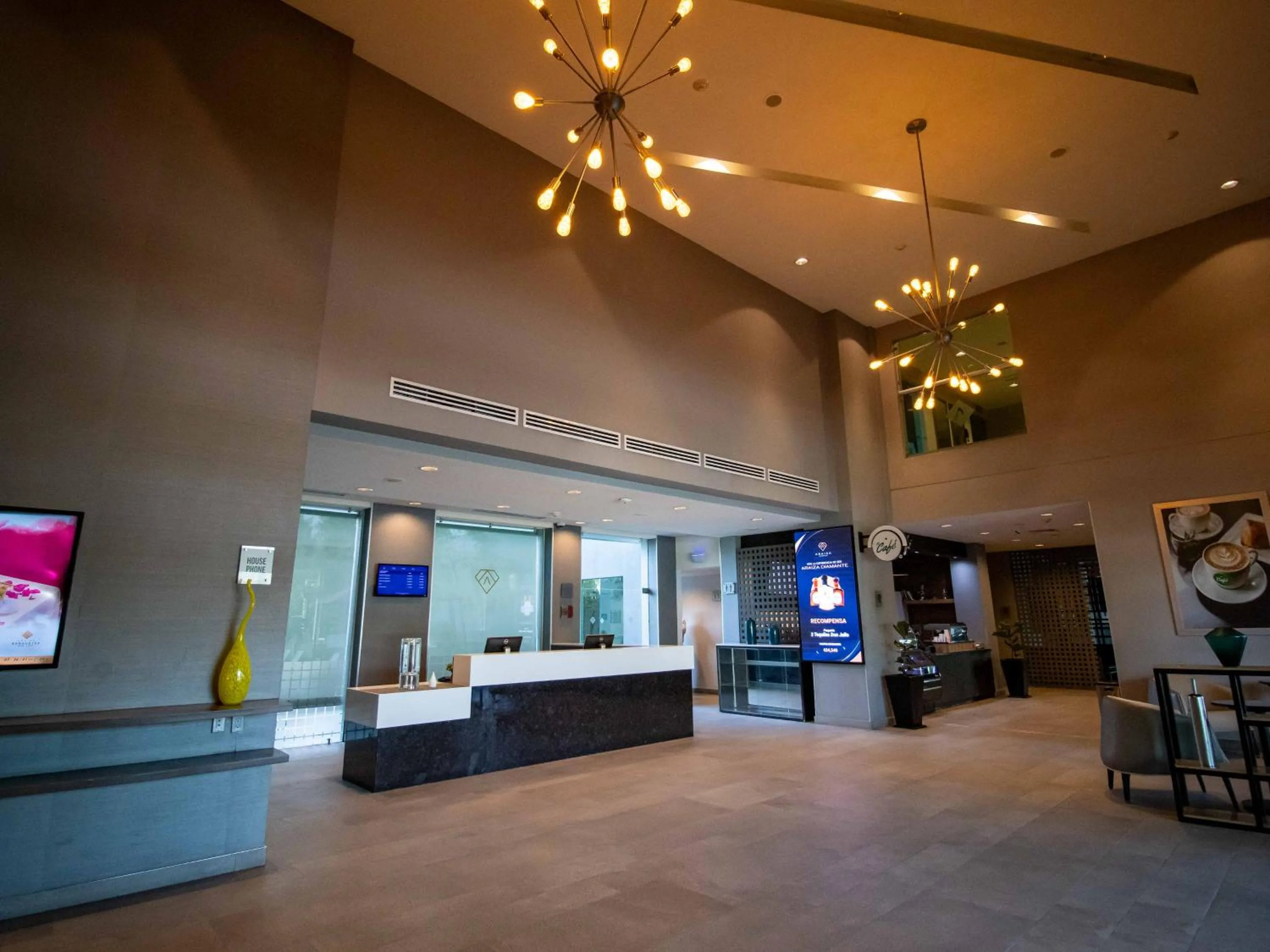 Lobby or reception in Hotel Araiza San Luis R.C.