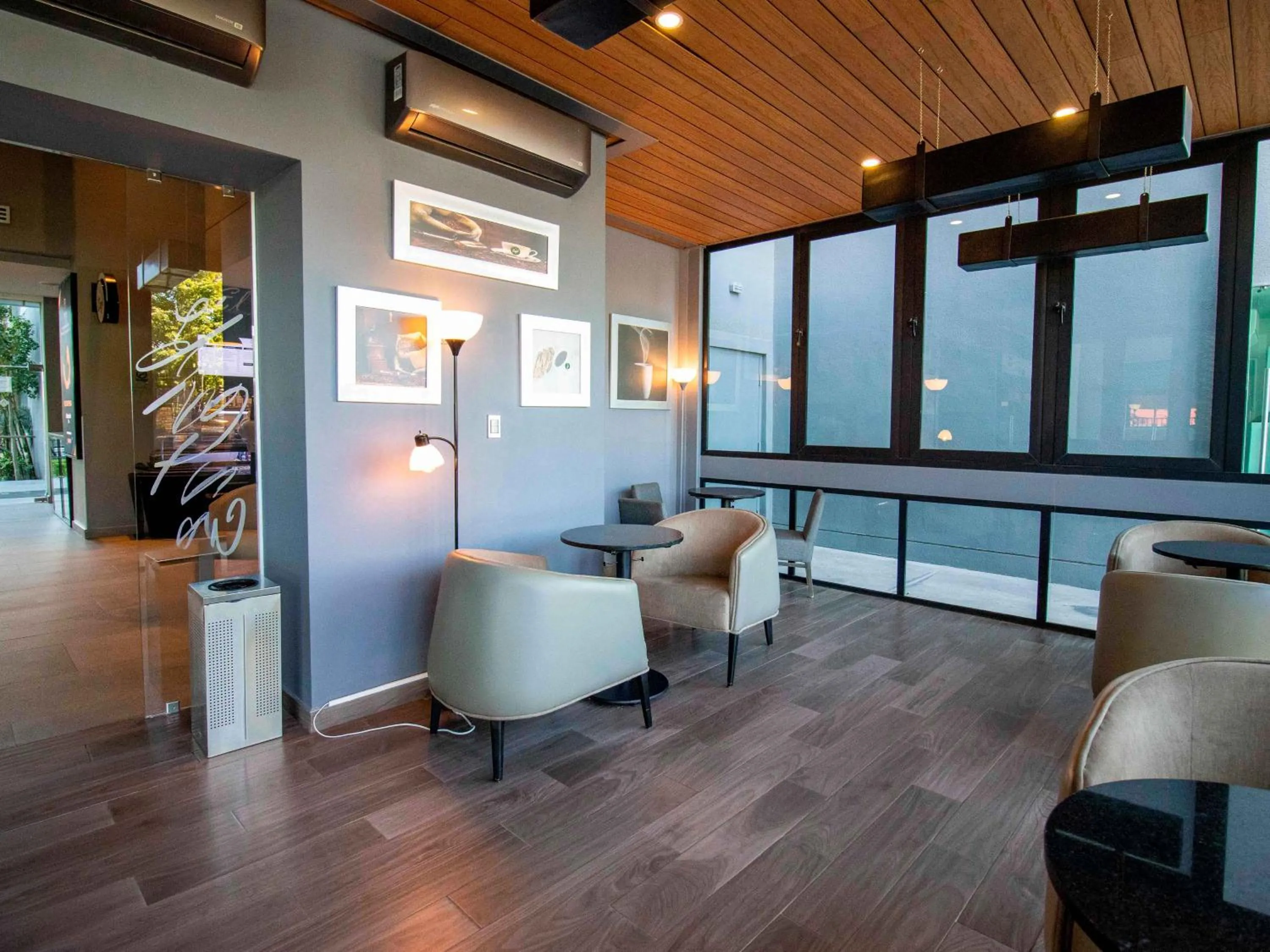 Lounge or bar in Hotel Araiza San Luis R.C.