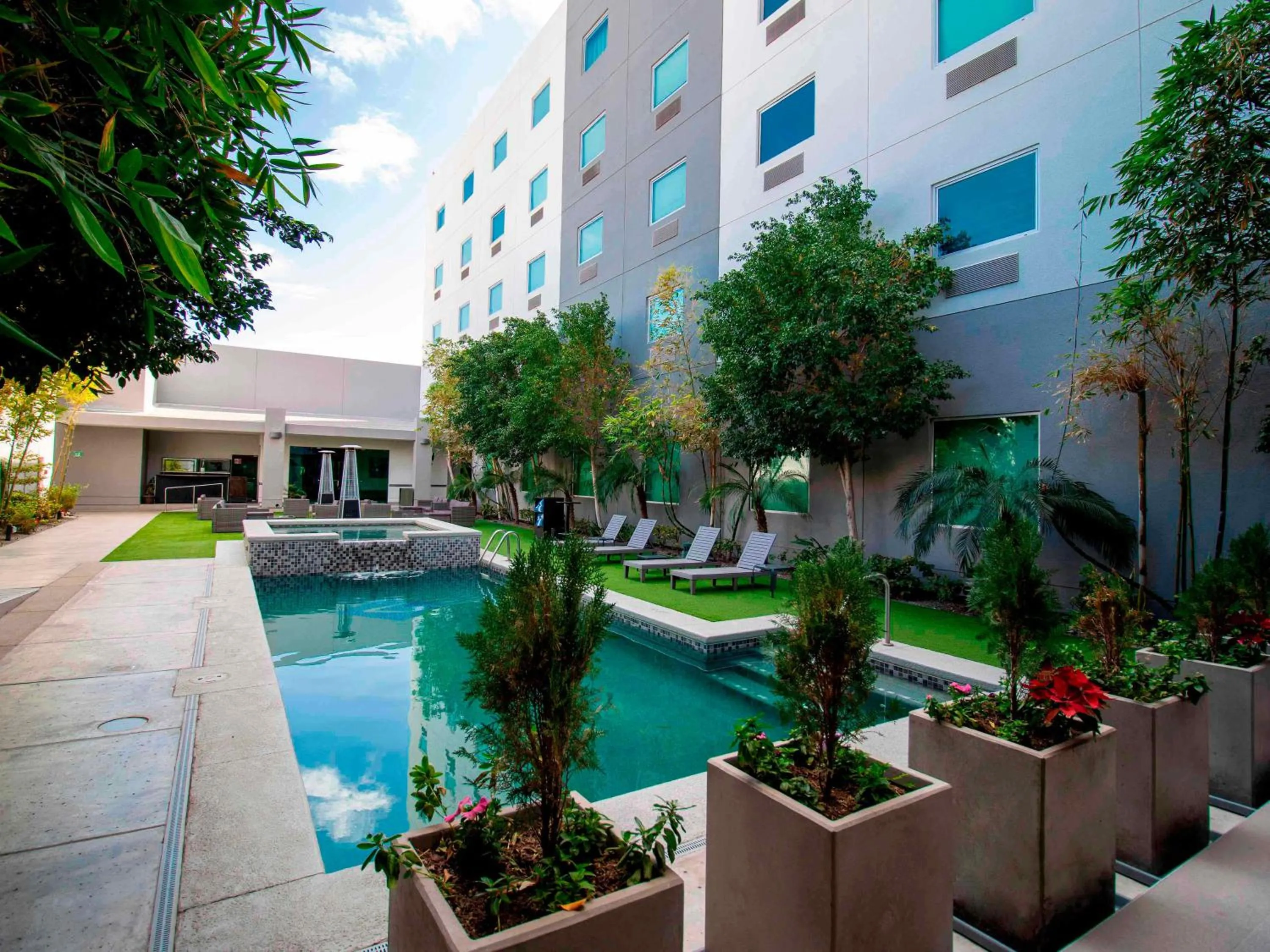 Swimming pool in Hotel Araiza San Luis R.C.