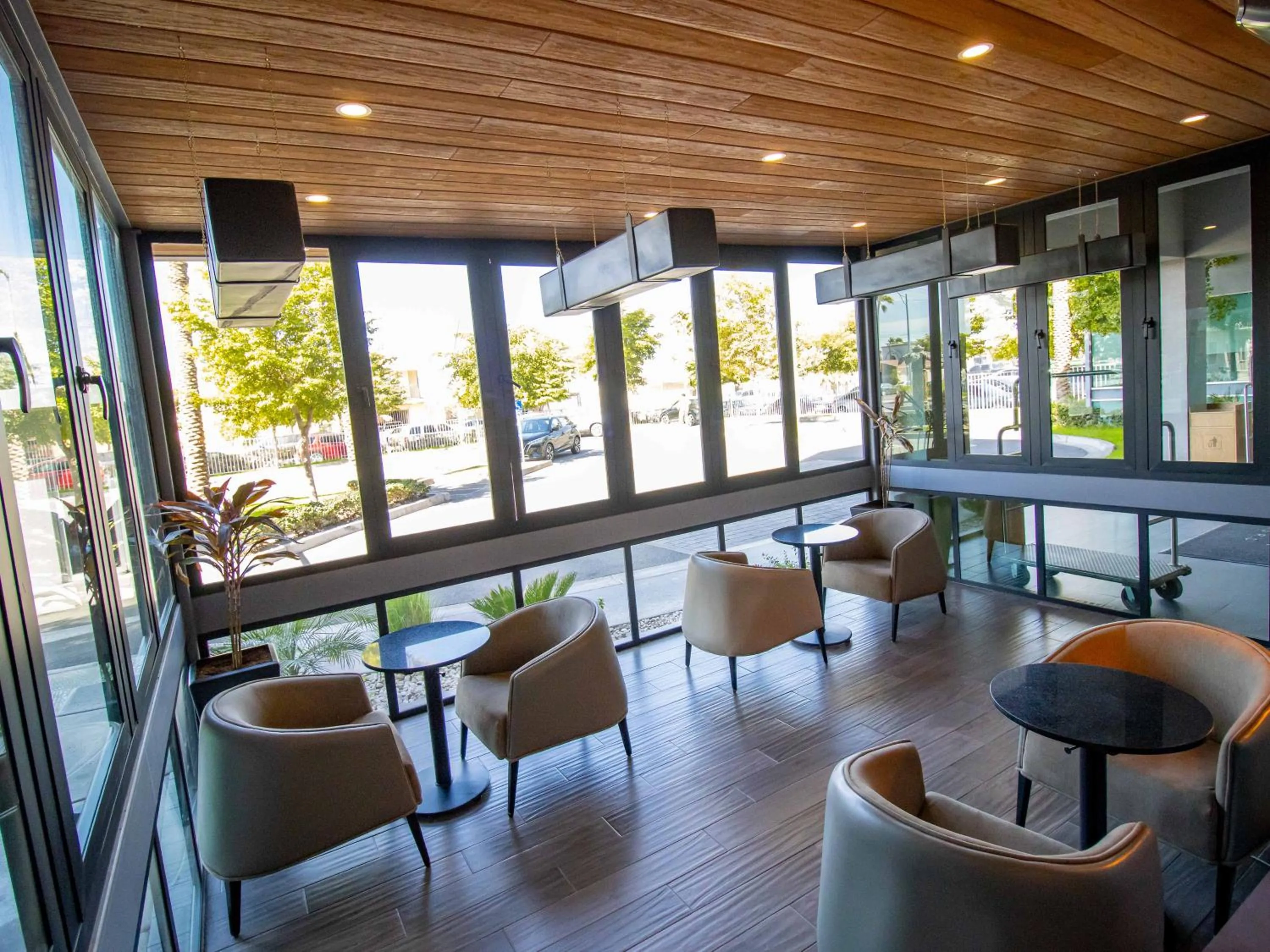 Lounge or bar in Hotel Araiza San Luis R.C.