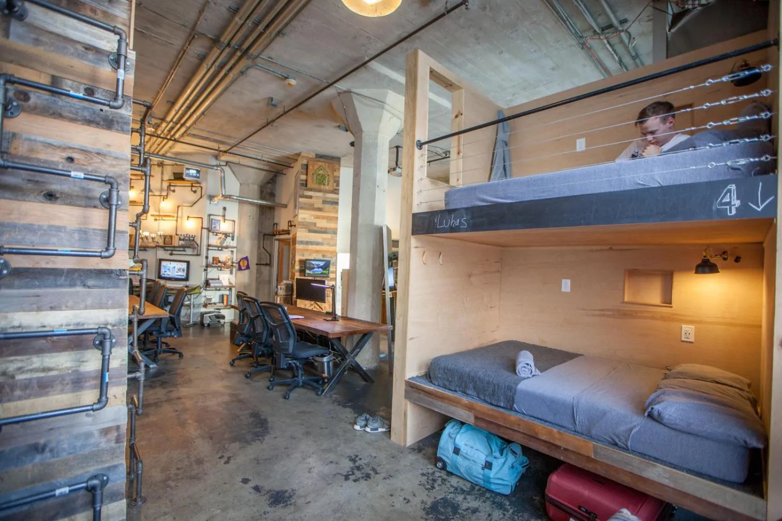 Photo of the whole room, Bed in PodShare Hollywood