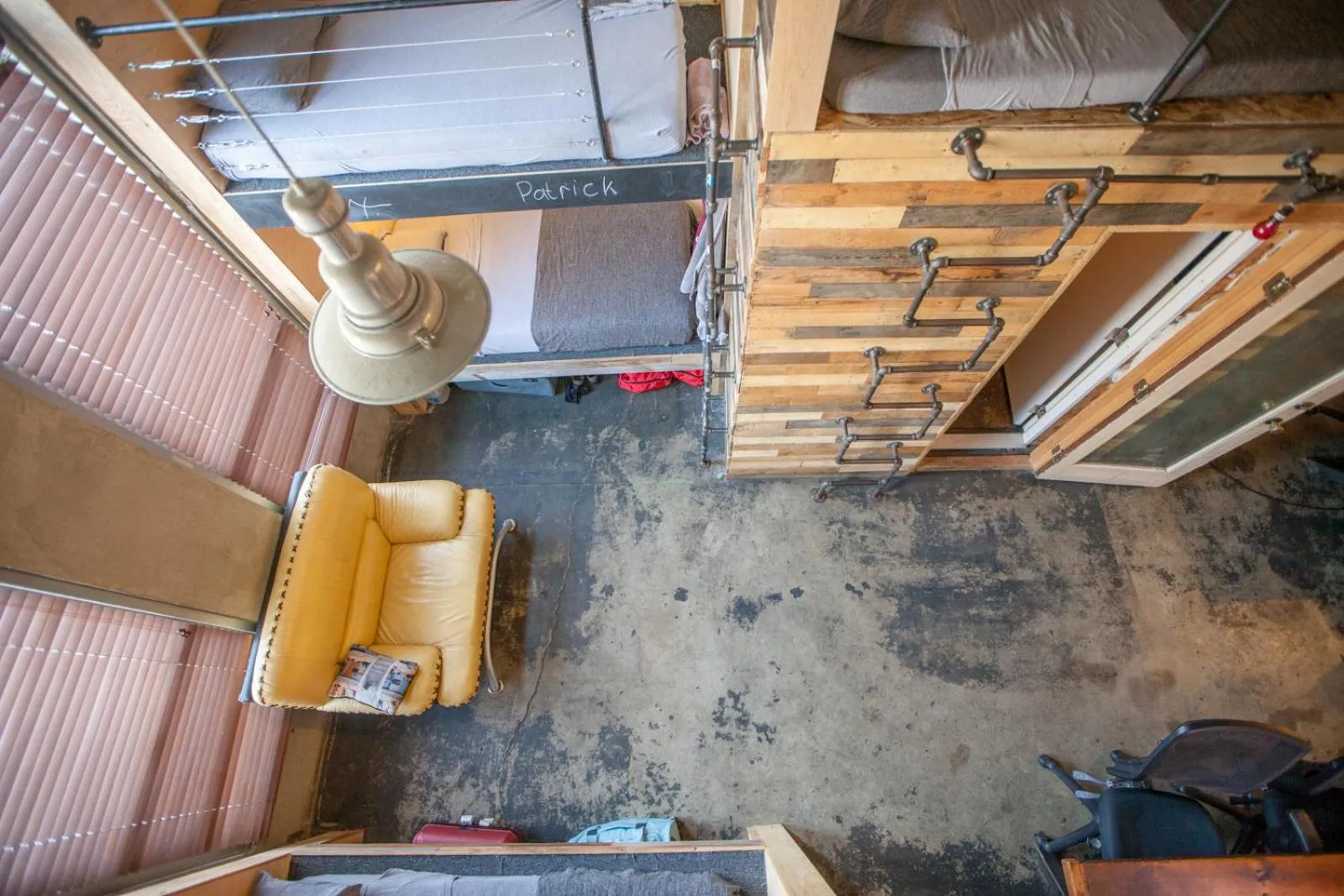 Photo of the whole room in PodShare Hollywood