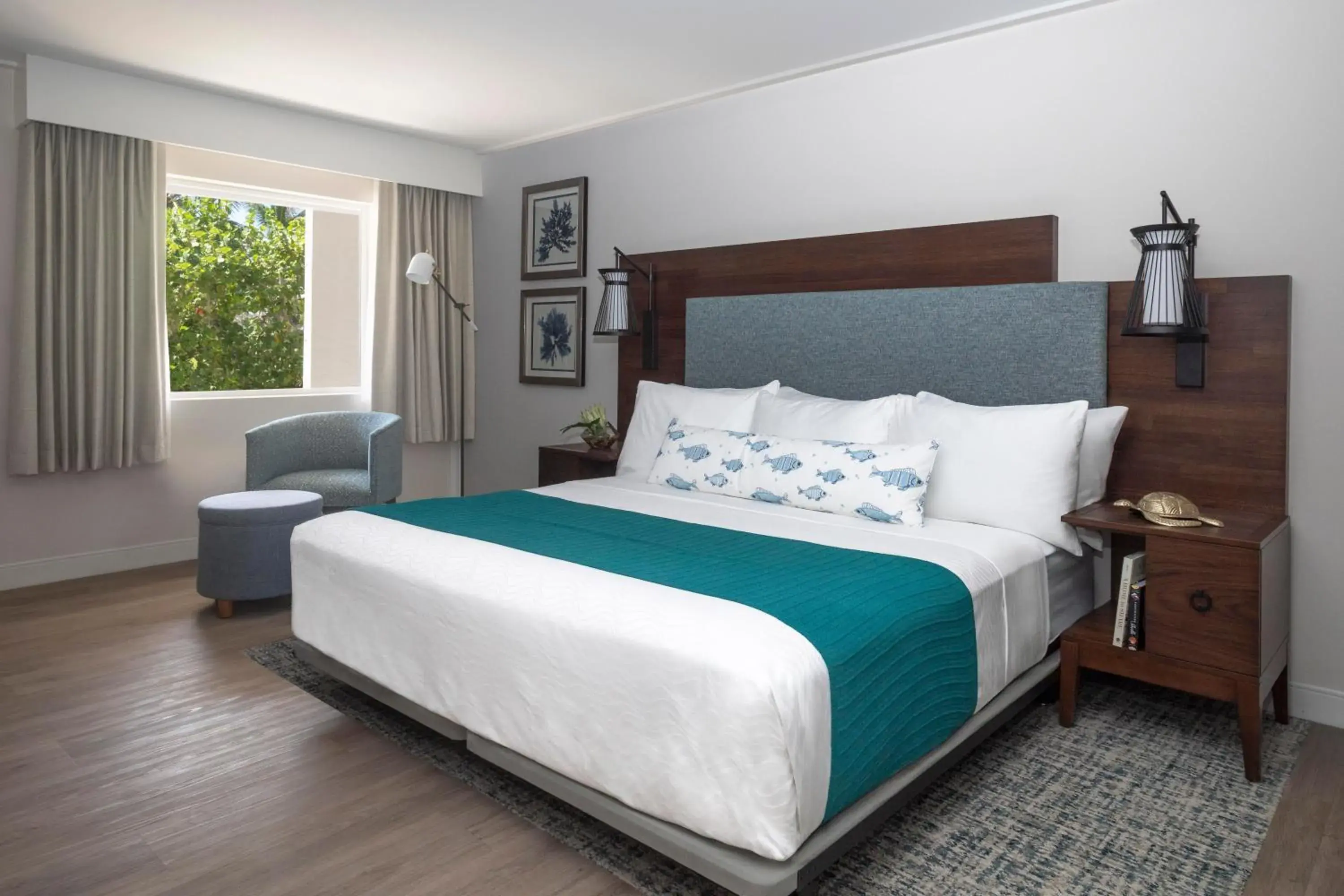 King Room Mobility Accessible with Tub in Sanibel Island Beach Resort King Room Mobility Accessible with Tub in Sanibel Island Beach Resort