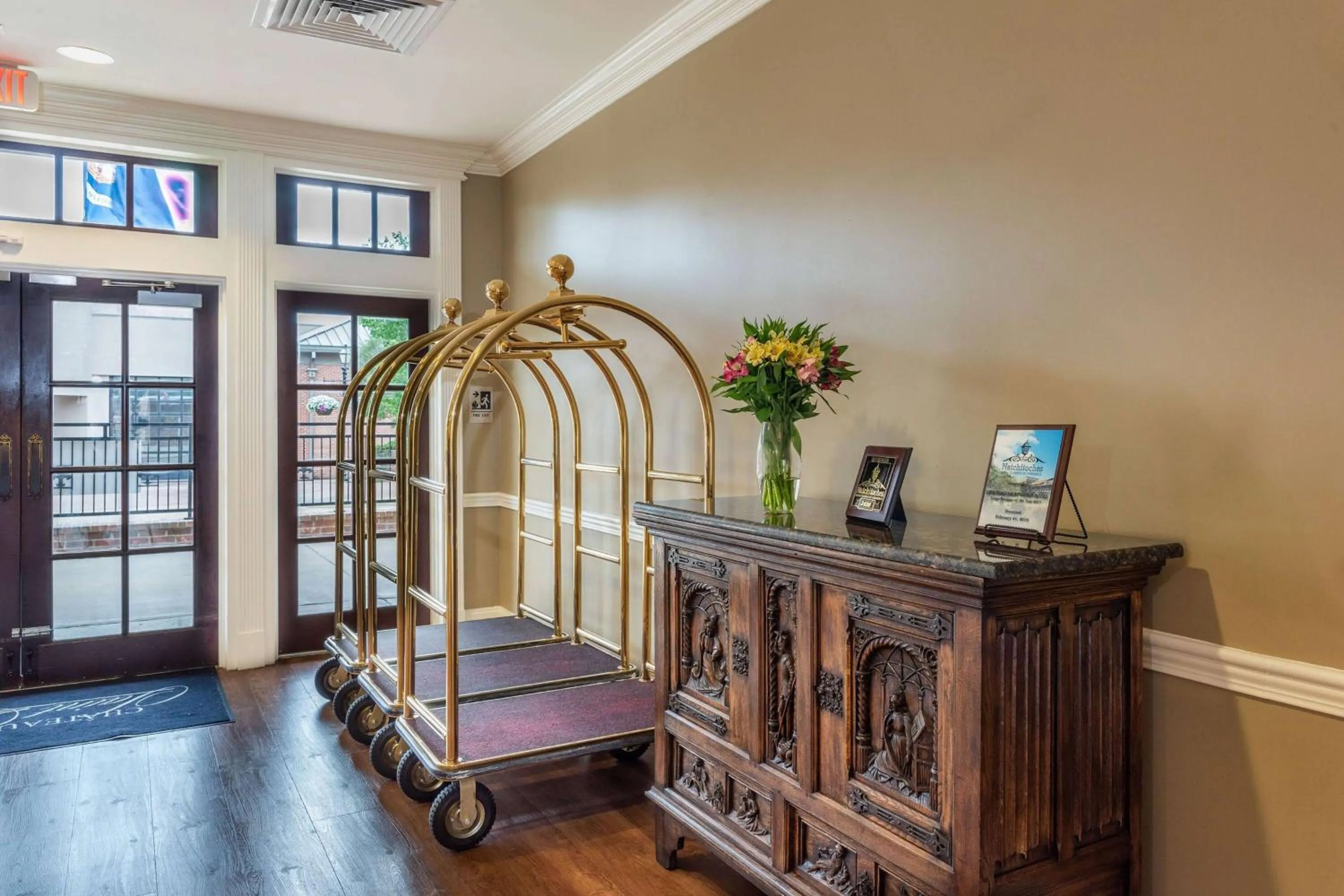 Lobby or reception in Chateau Saint Denis Hotel