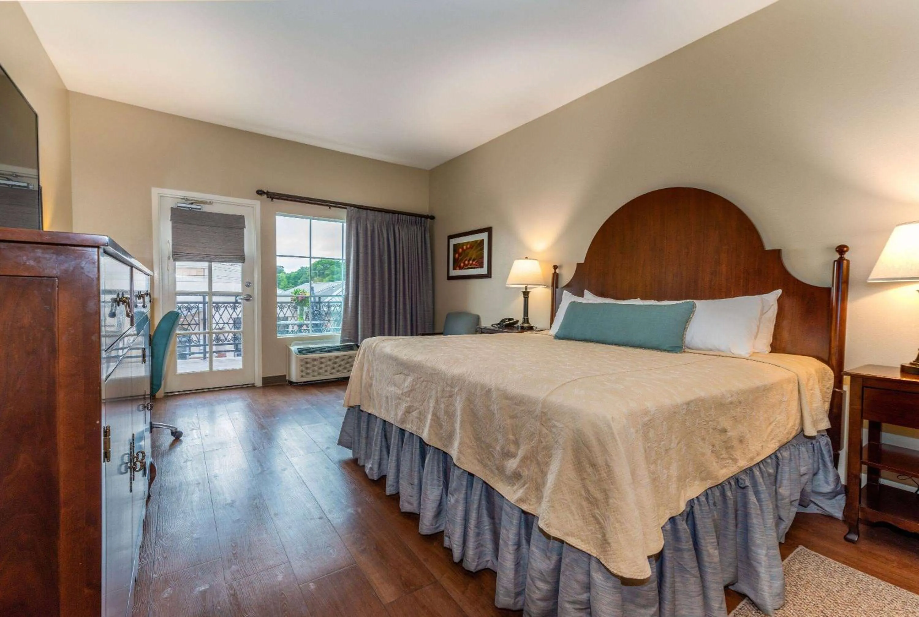 Photo of the whole room, Bed in Chateau Saint Denis Hotel