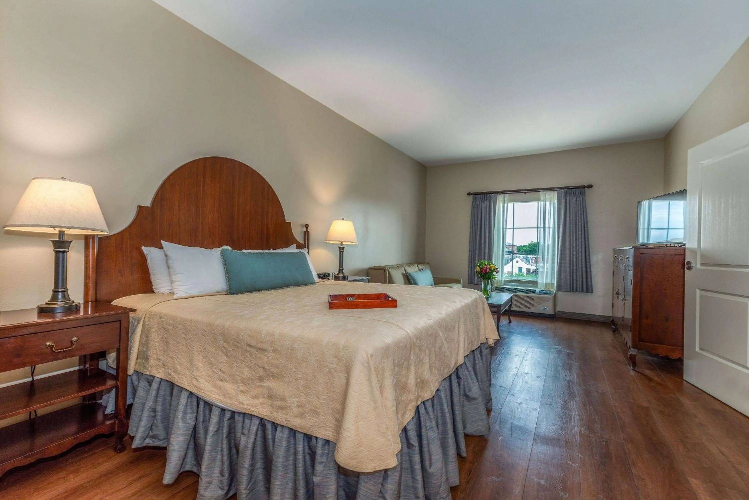 Photo of the whole room, Bed in Chateau Saint Denis Hotel