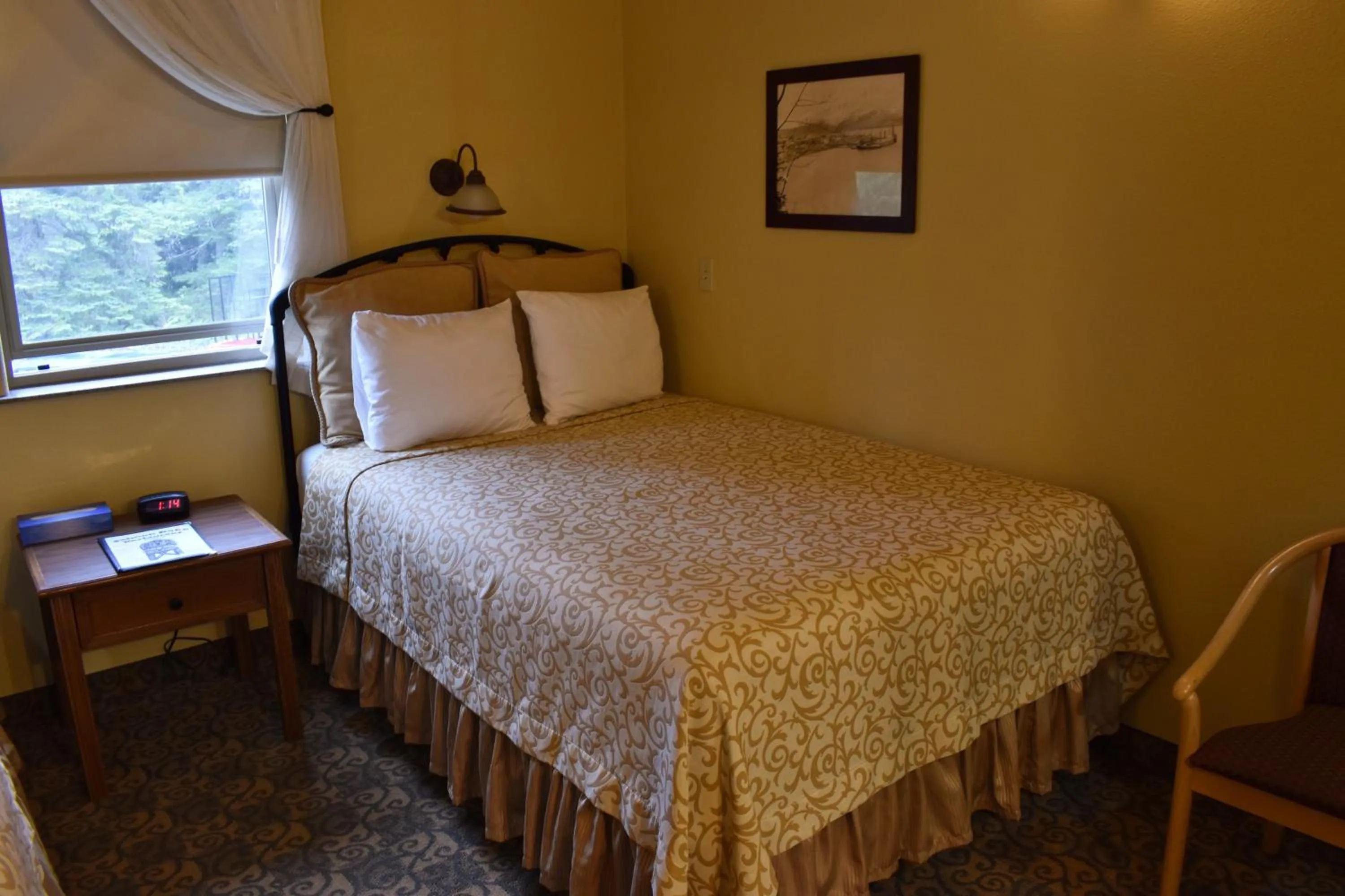 Bed in Exit Glacier Lodge