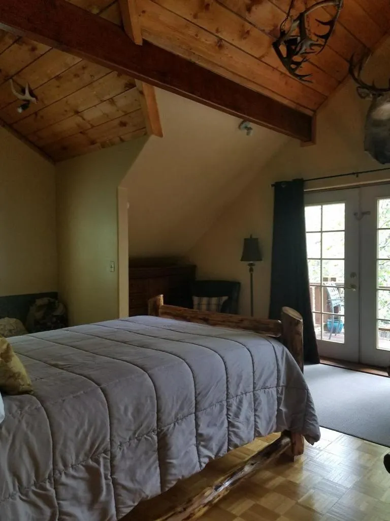 Bed in Exit Glacier Lodge