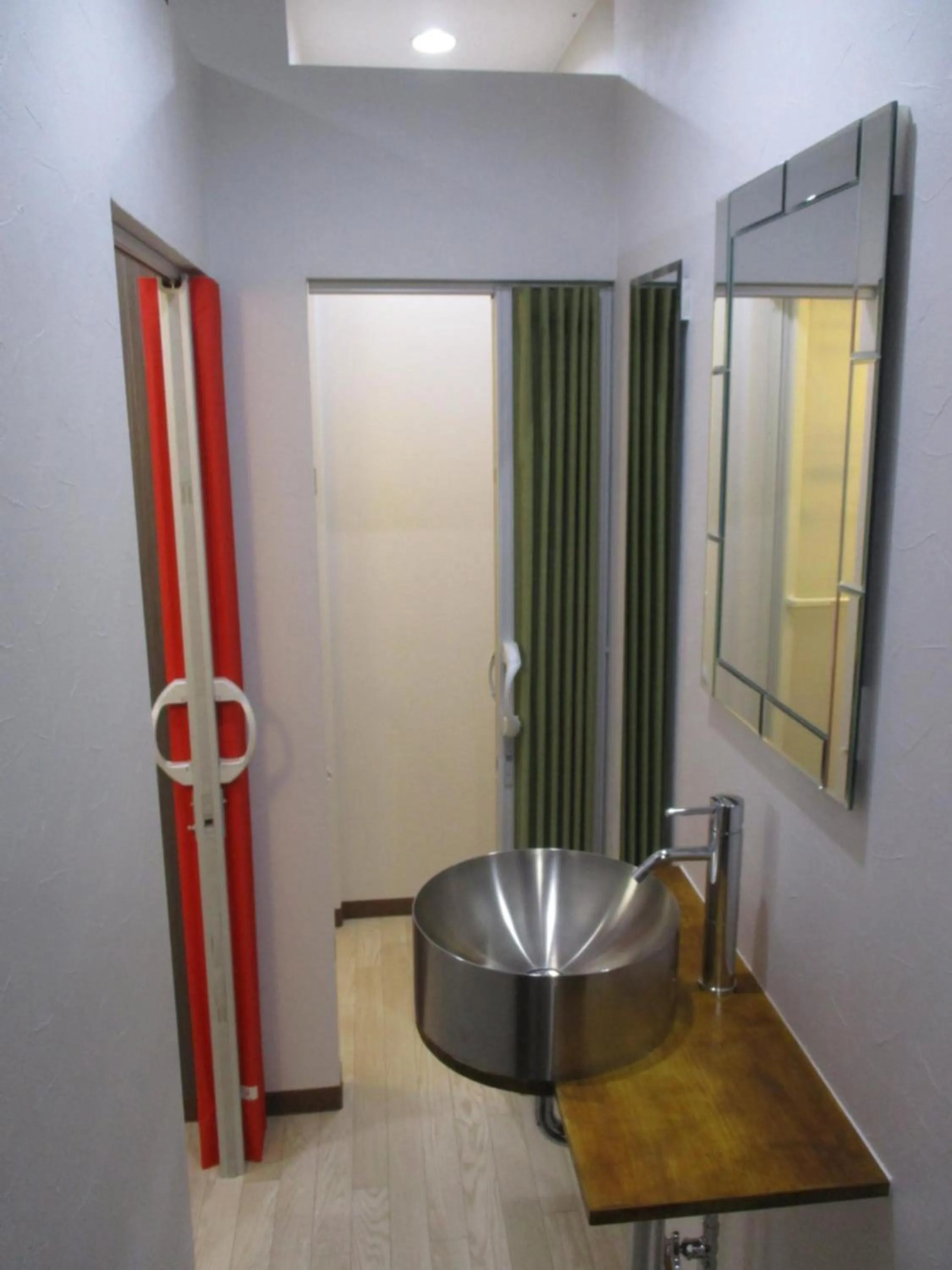 Shower in Naoshima Kowloon