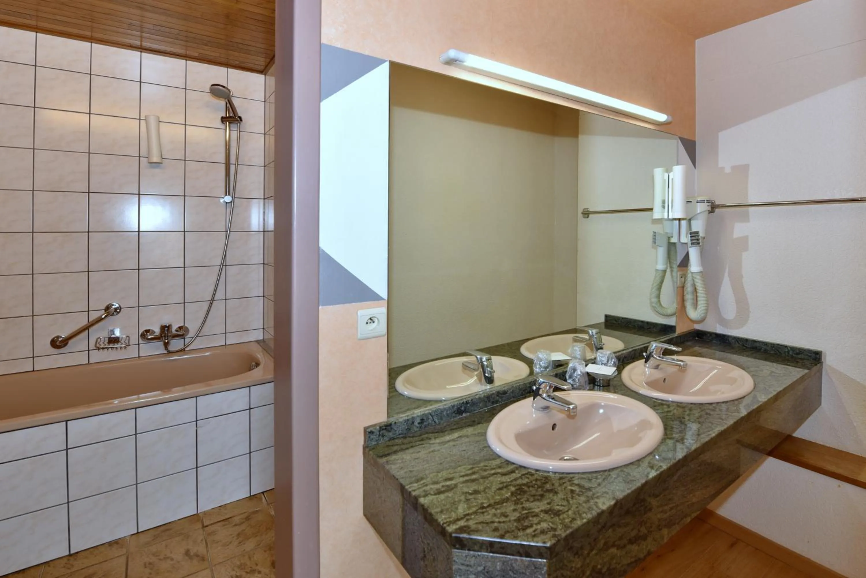 Bathroom in Hôtel du Lac