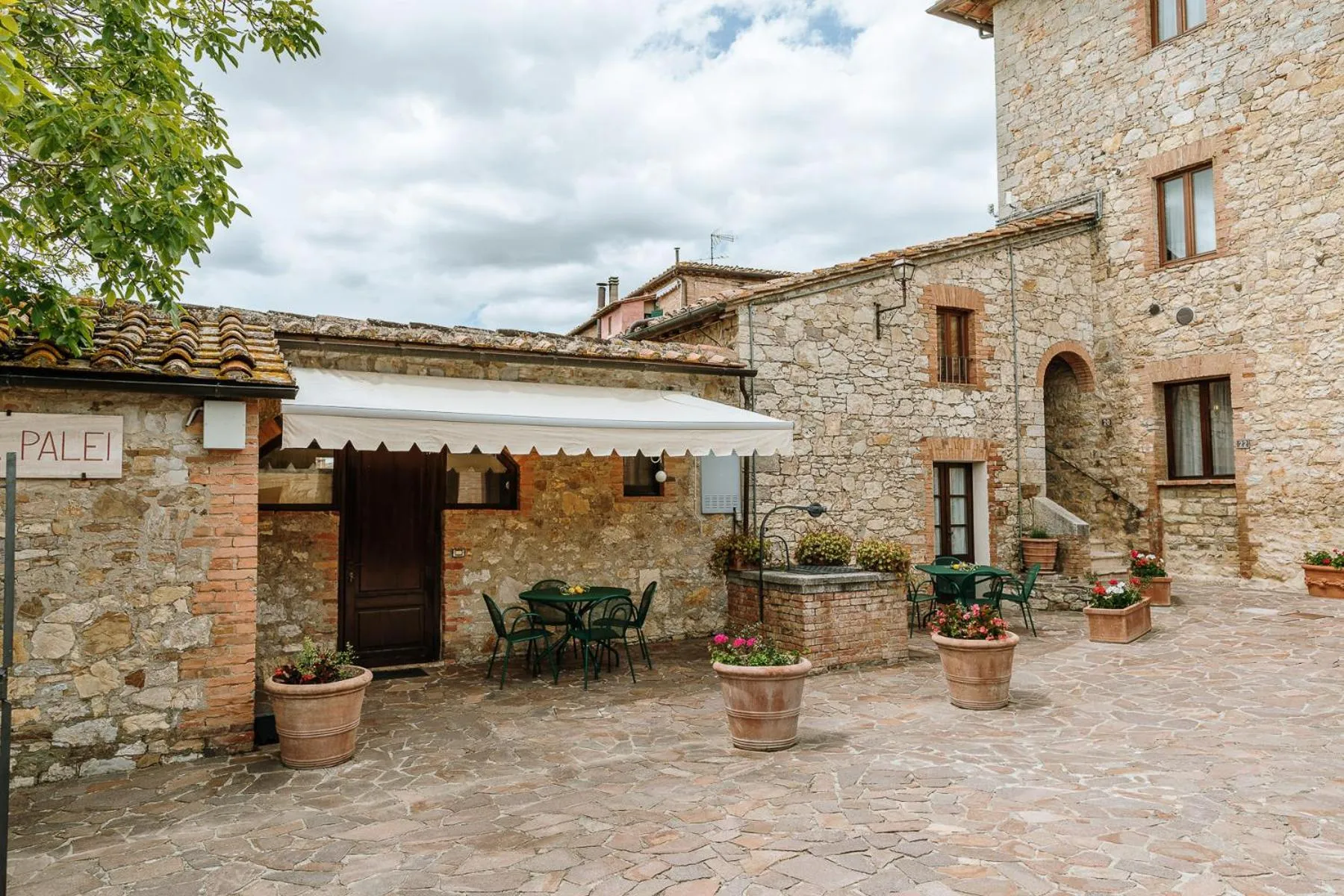 Property building in Borgo Villa a Sesta