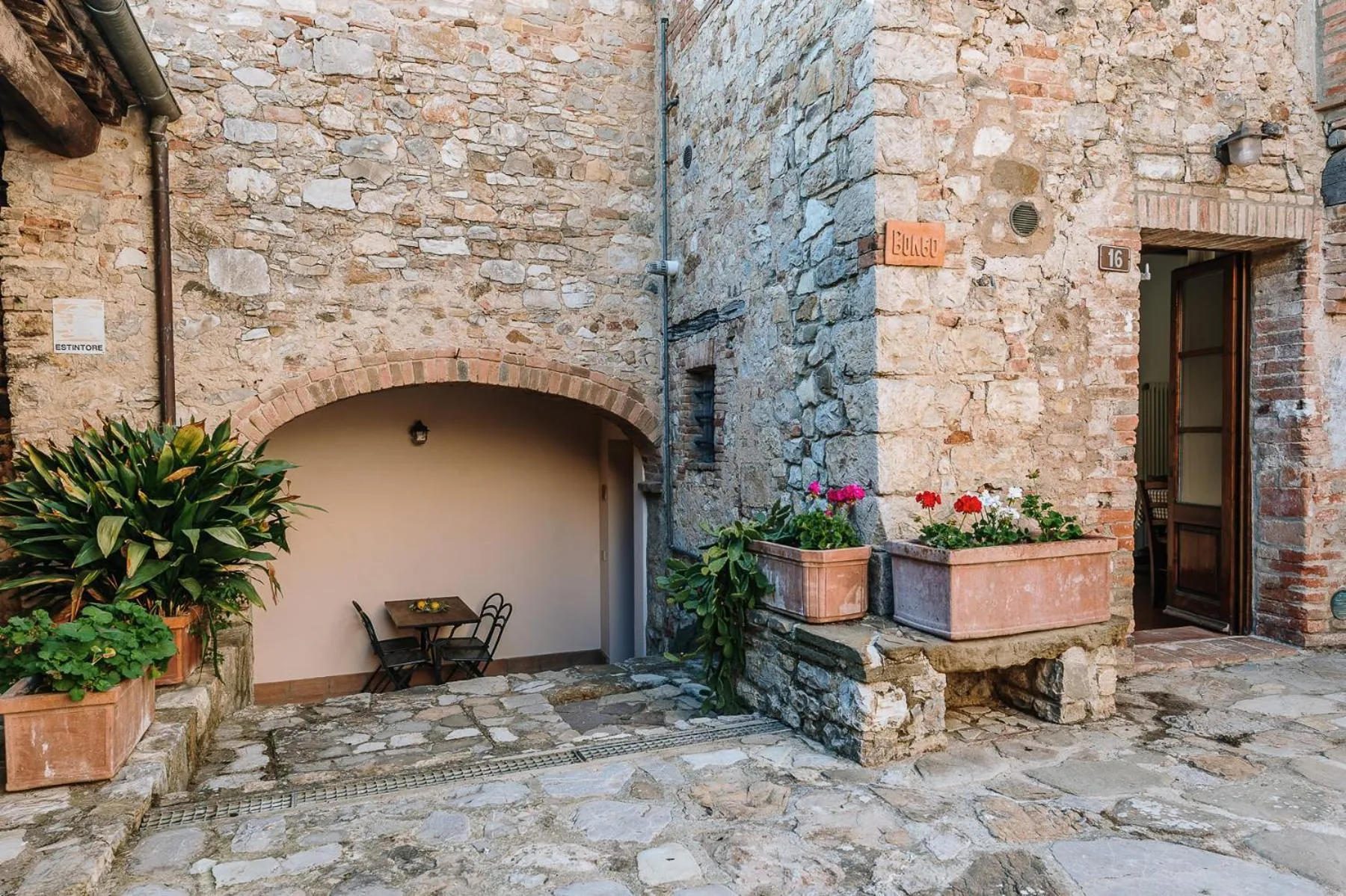 Property building in Borgo Villa a Sesta