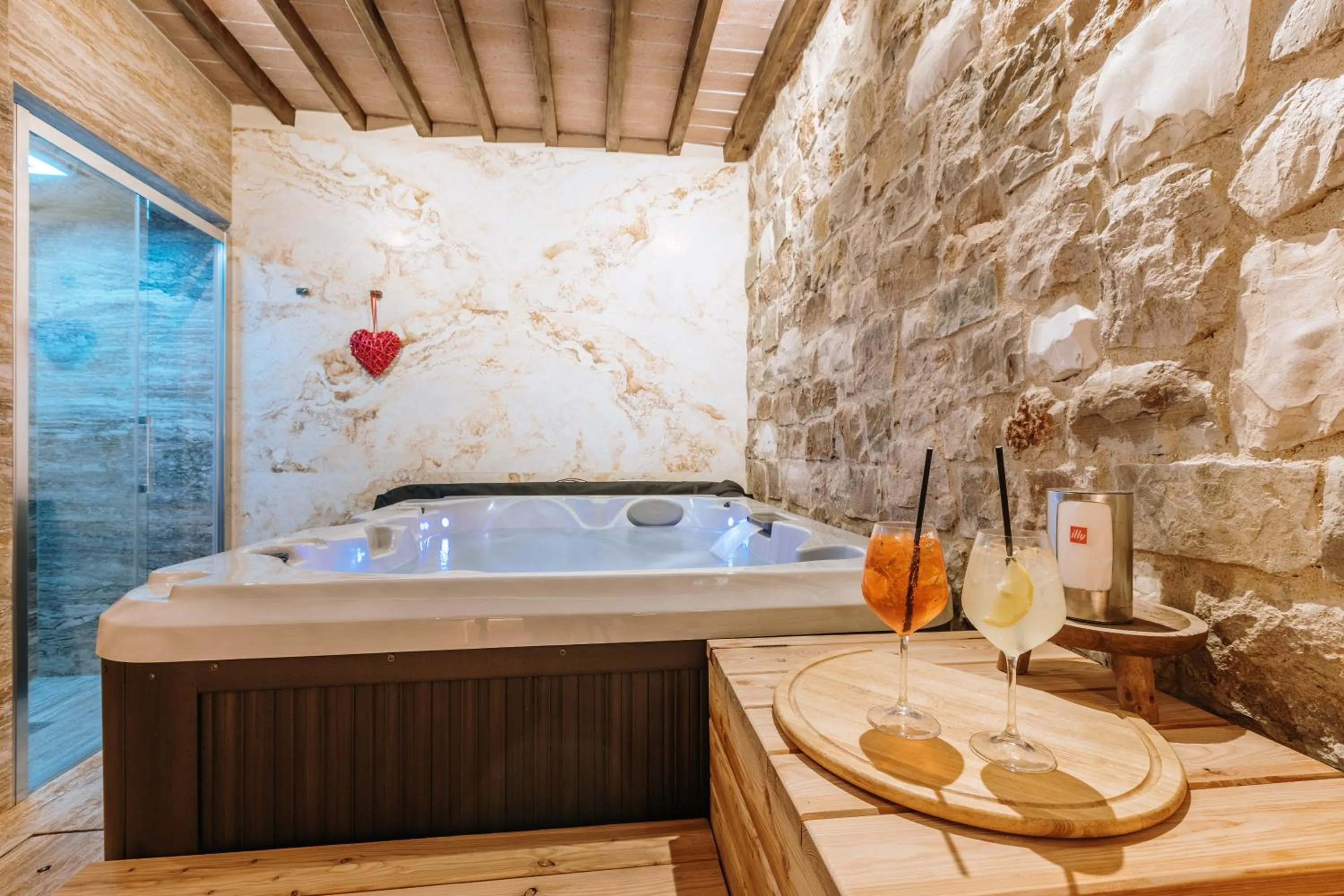 Hot Tub in Borgo Villa a Sesta