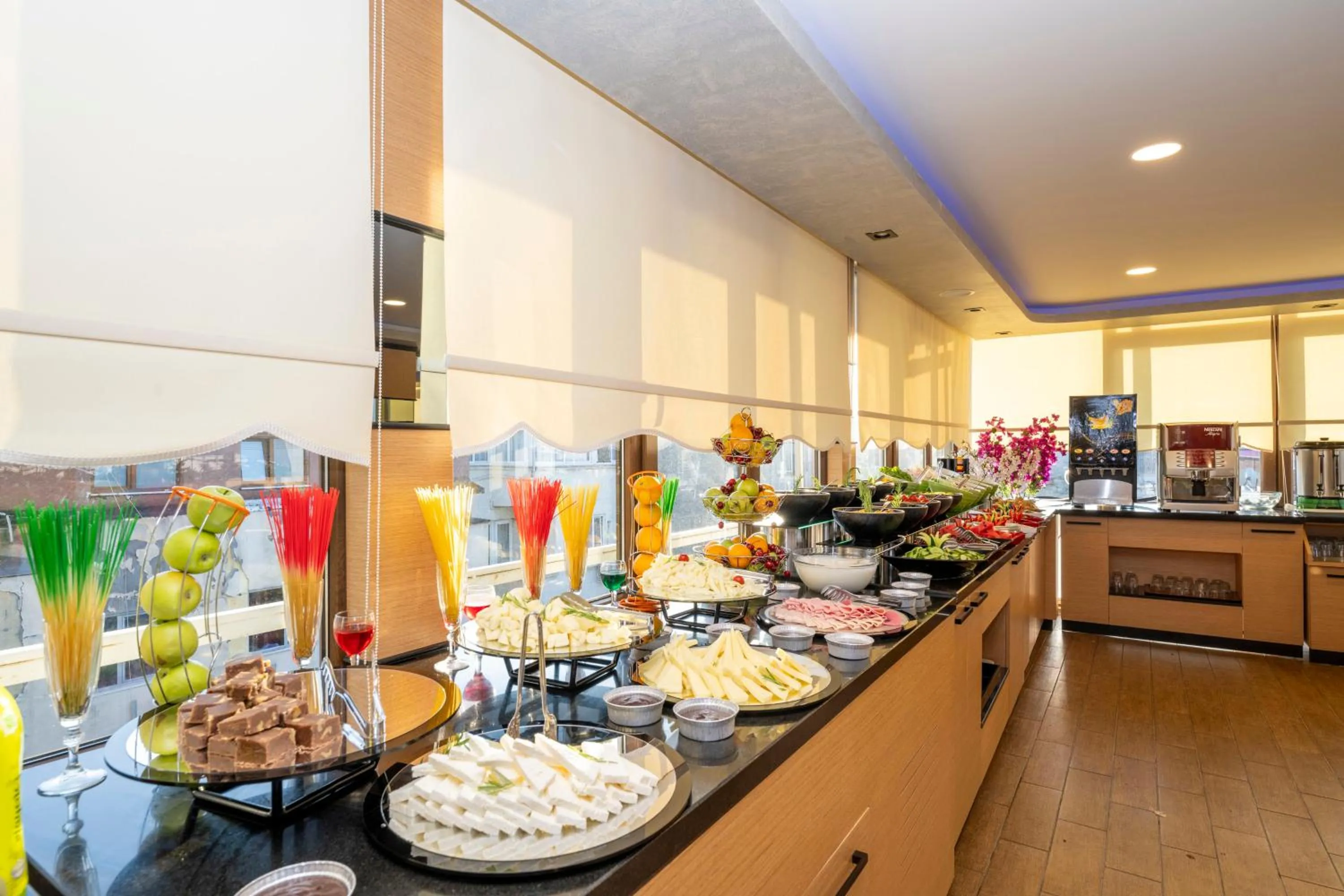 Restaurant/places to eat in Dalan Otel