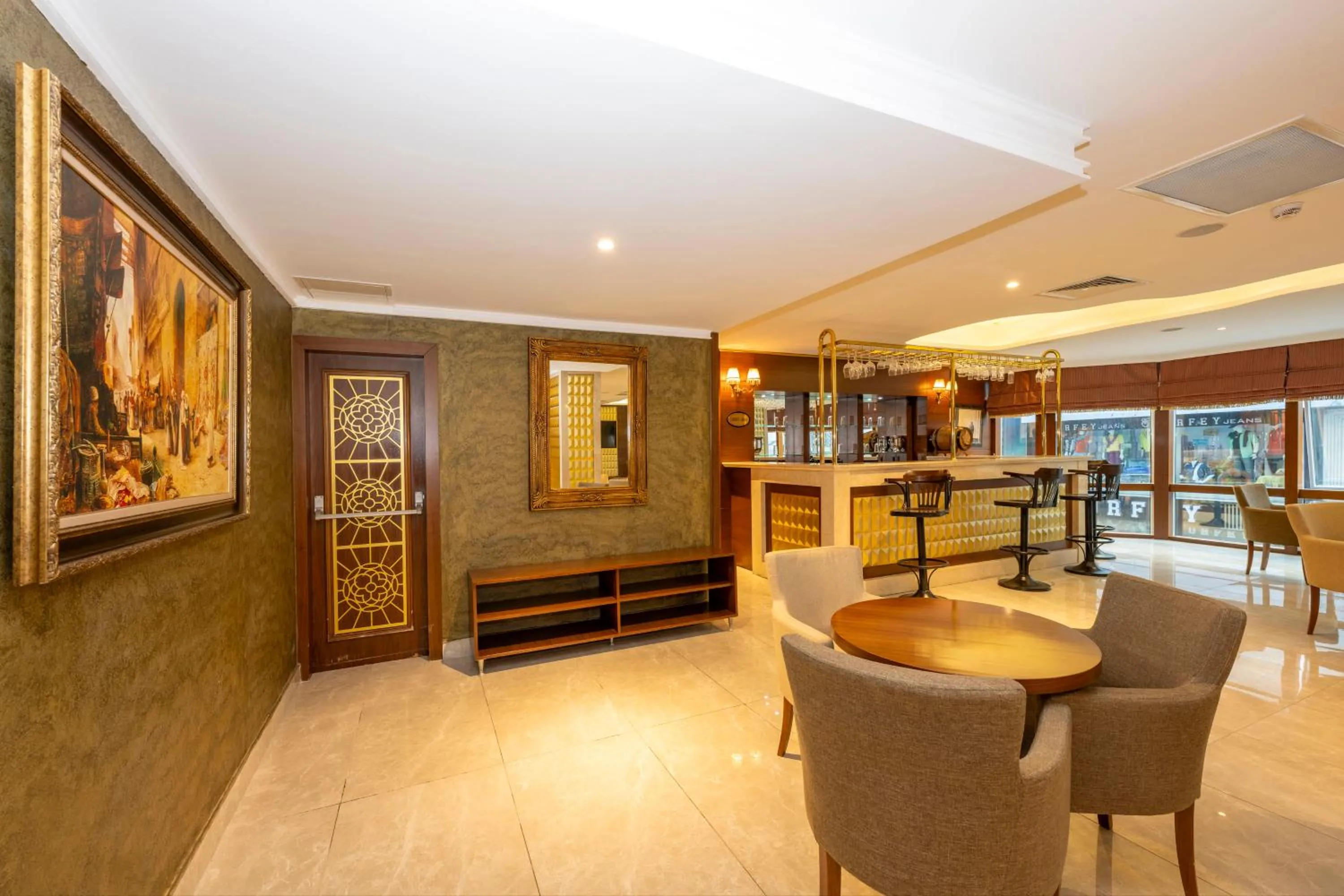 Communal lounge/ TV room in Dalan Otel