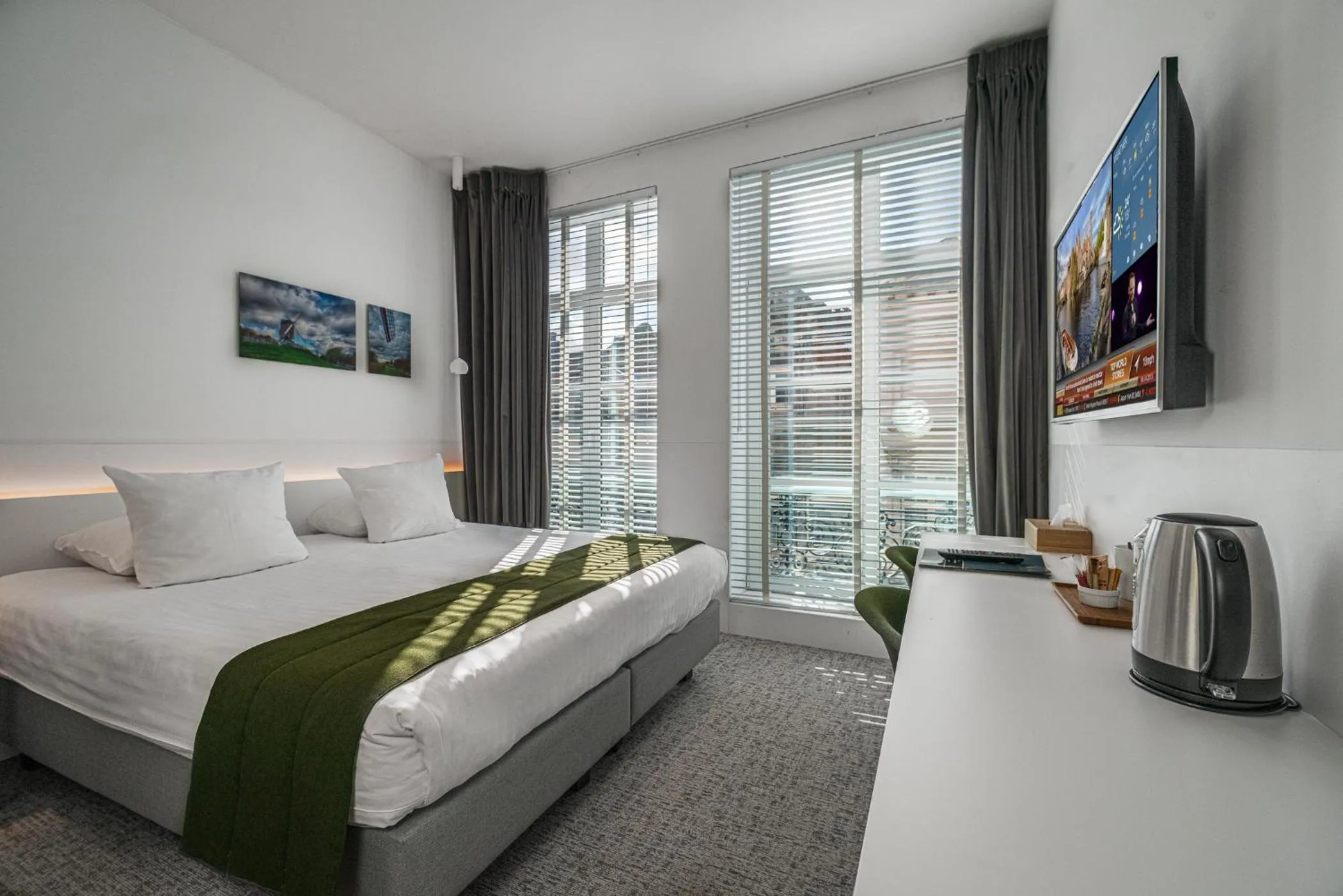 Photo of the whole room, Bed in Hotel Bourgoensch Hof