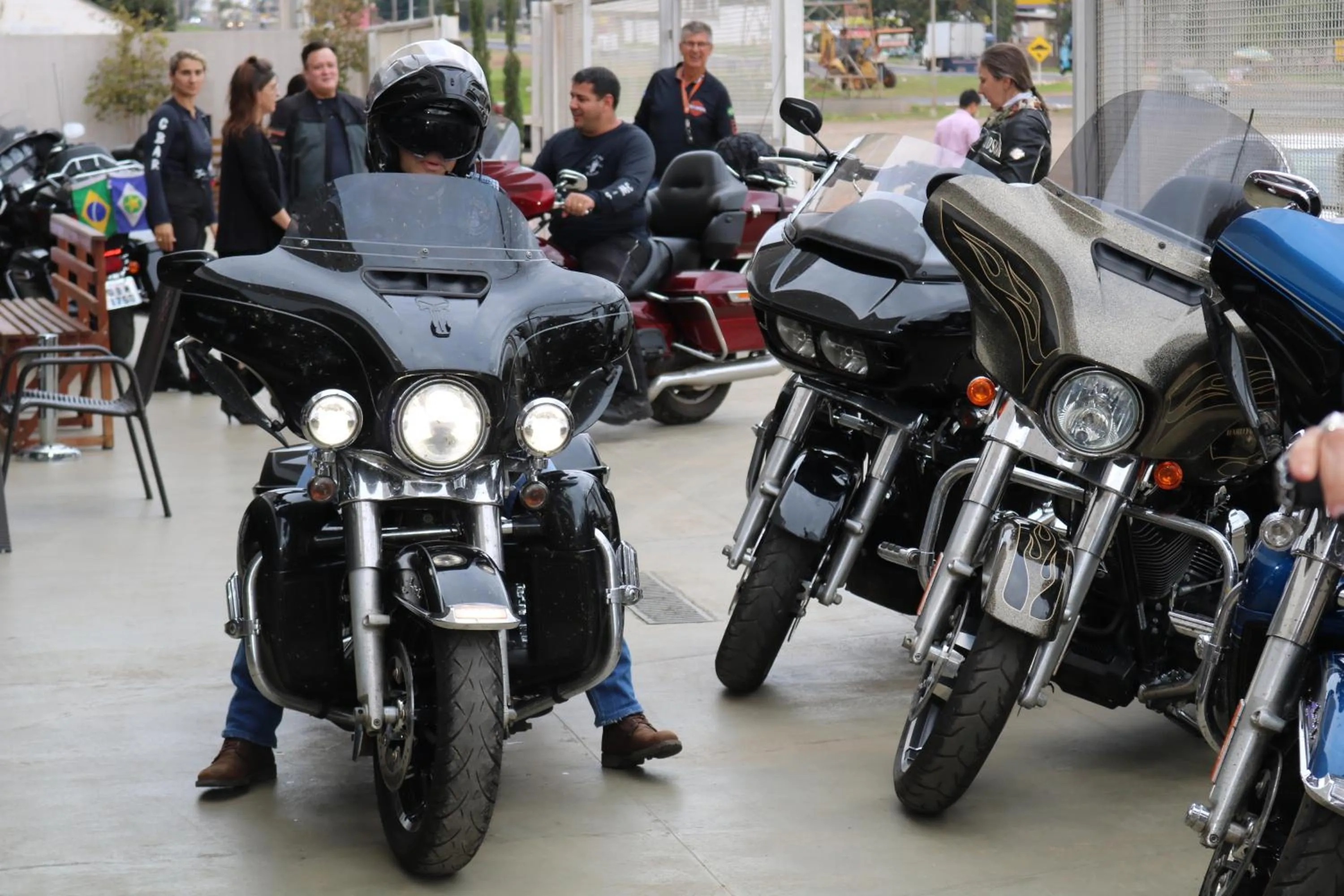 People in WR Confort Hotel Campo Grande