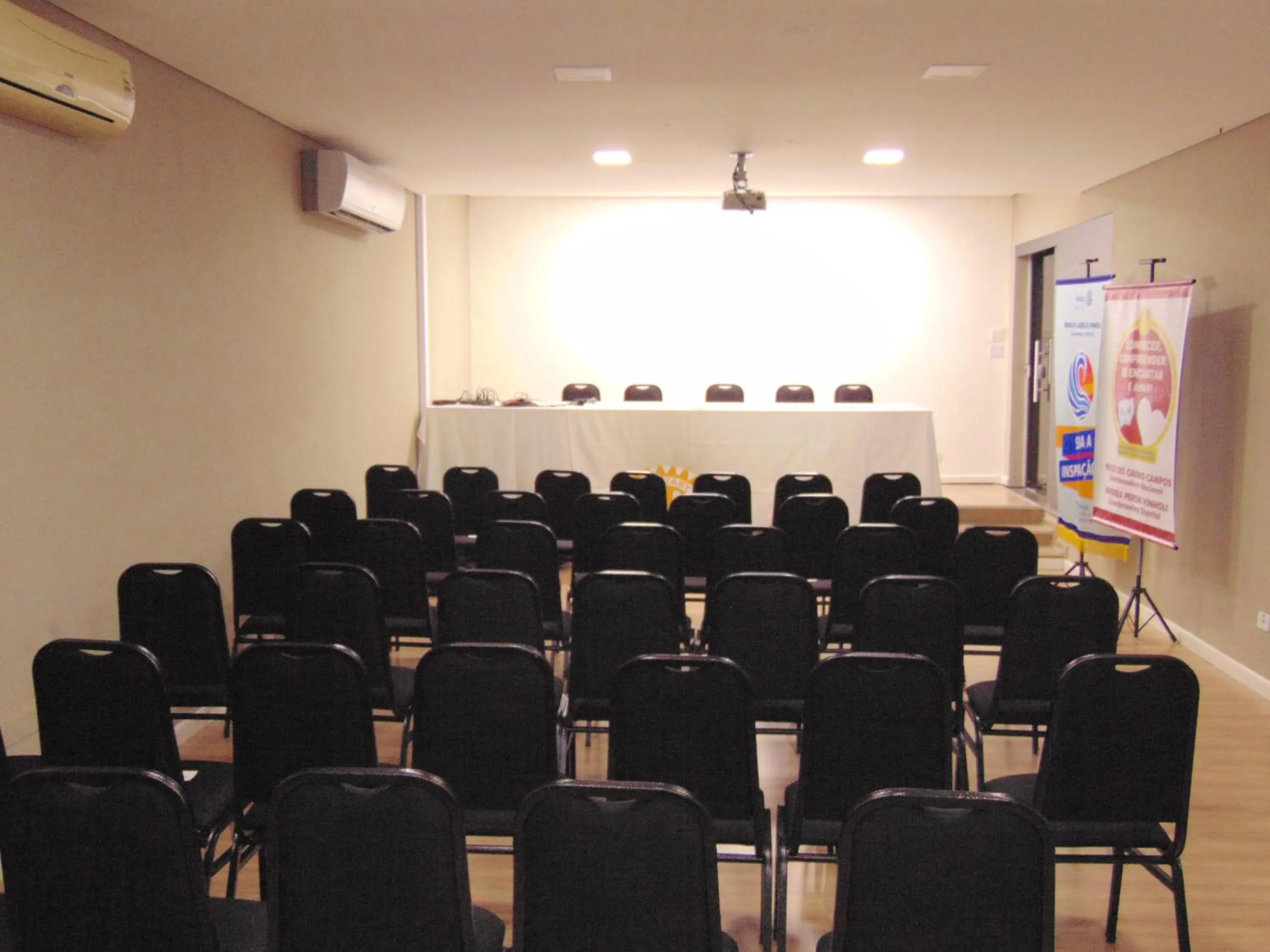 Meeting/conference room in WR Confort Hotel Campo Grande