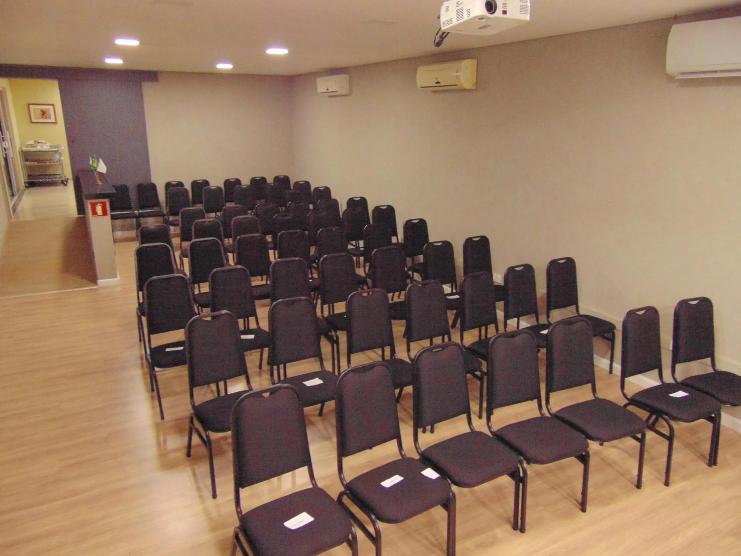 Meeting/conference room in WR Confort Hotel Campo Grande