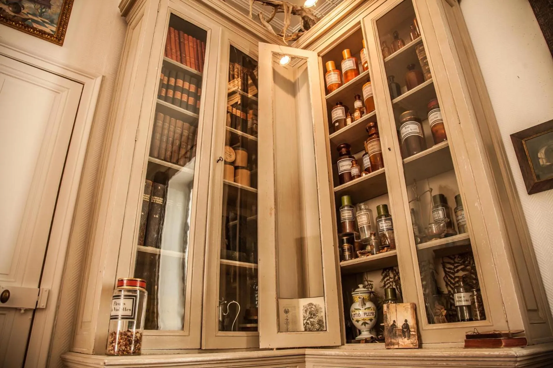 Dining area in La Pause Angevine