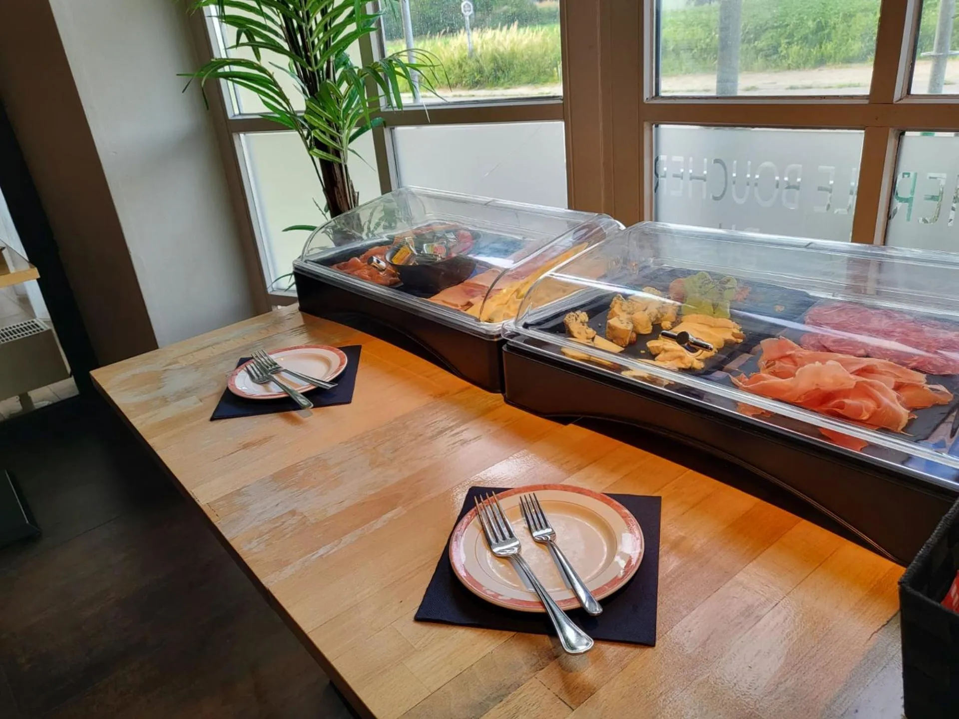 Breakfast in Le 1815