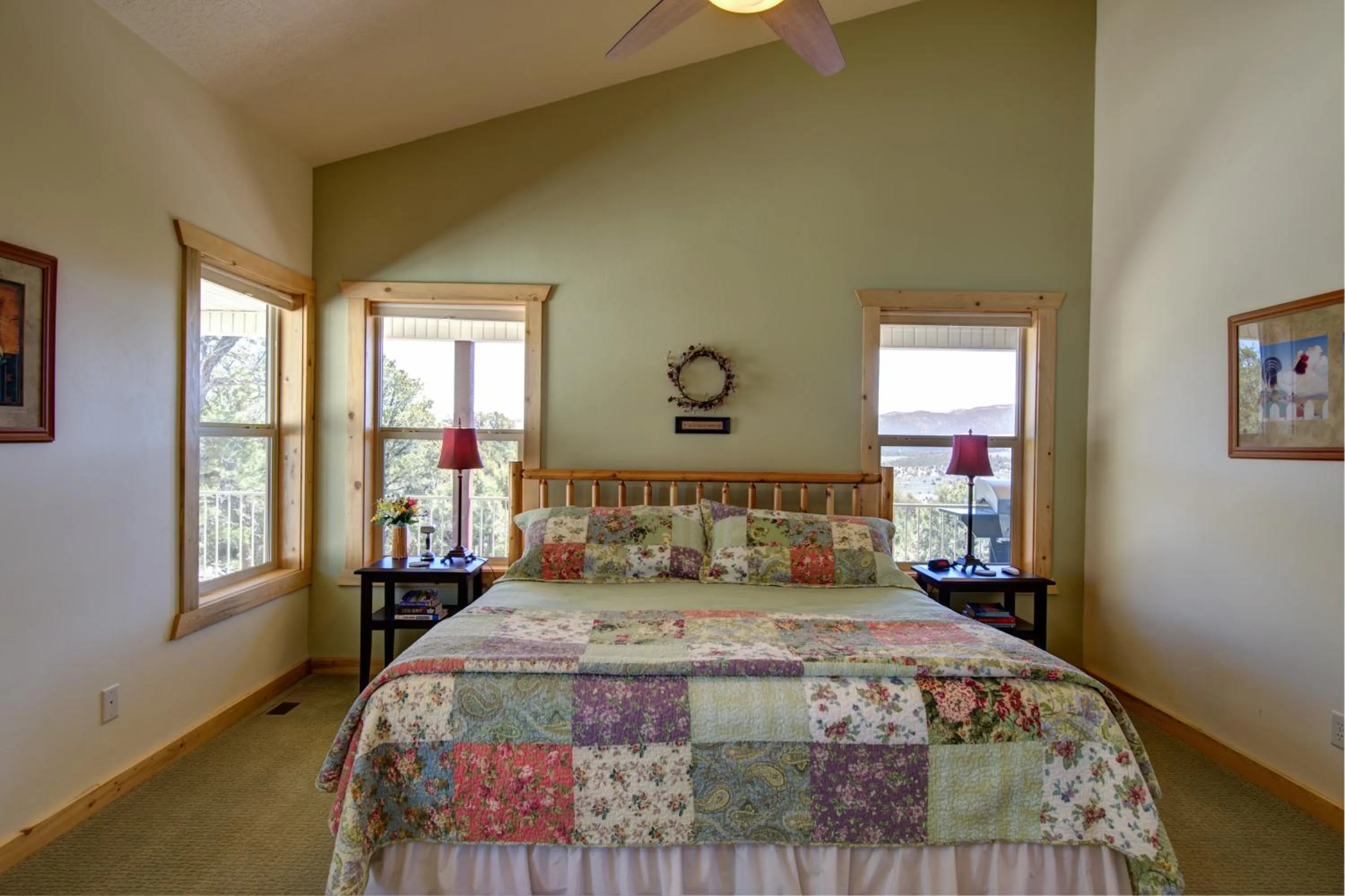 Bedroom, Bed in Ridgetop Hideaway