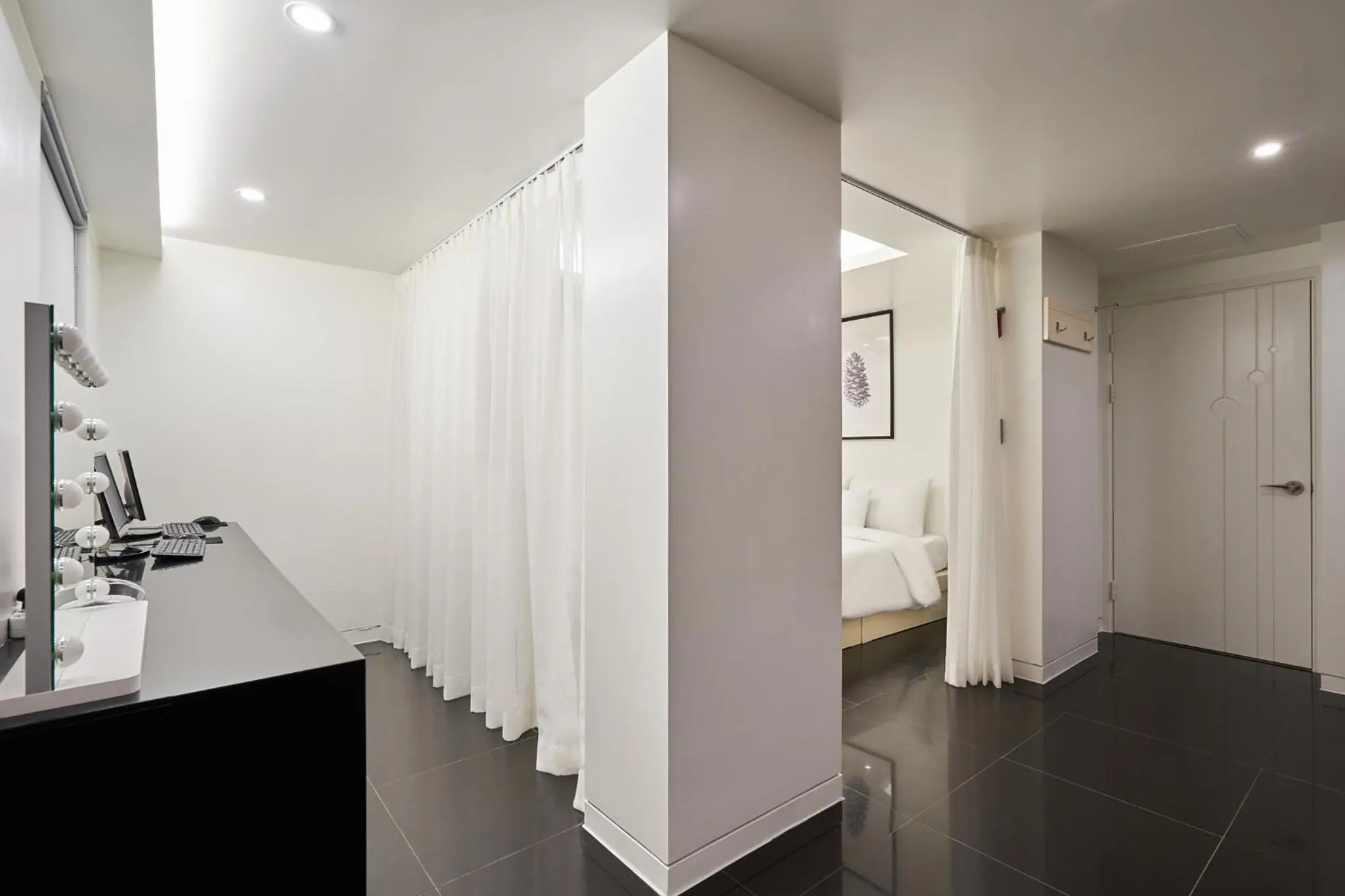 Photo of the whole room in Show Hotel