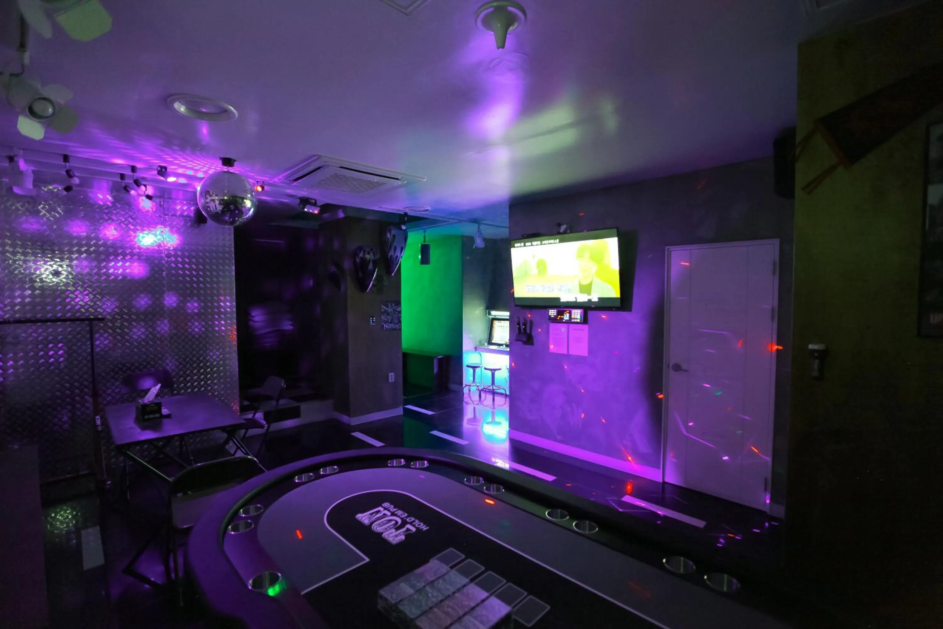 Area and facilities in Show Hotel