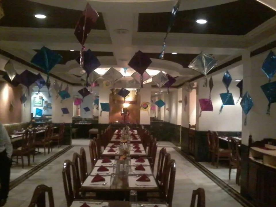 Restaurant/places to eat in Hotel Yuvraj