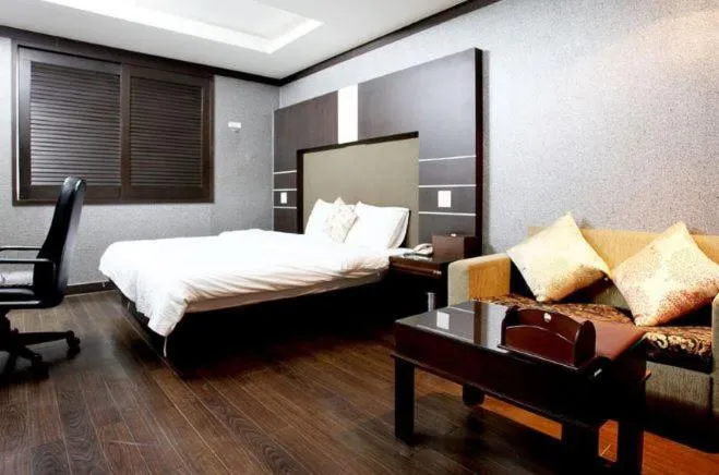 Bedroom, Bed in Luxury Hotel