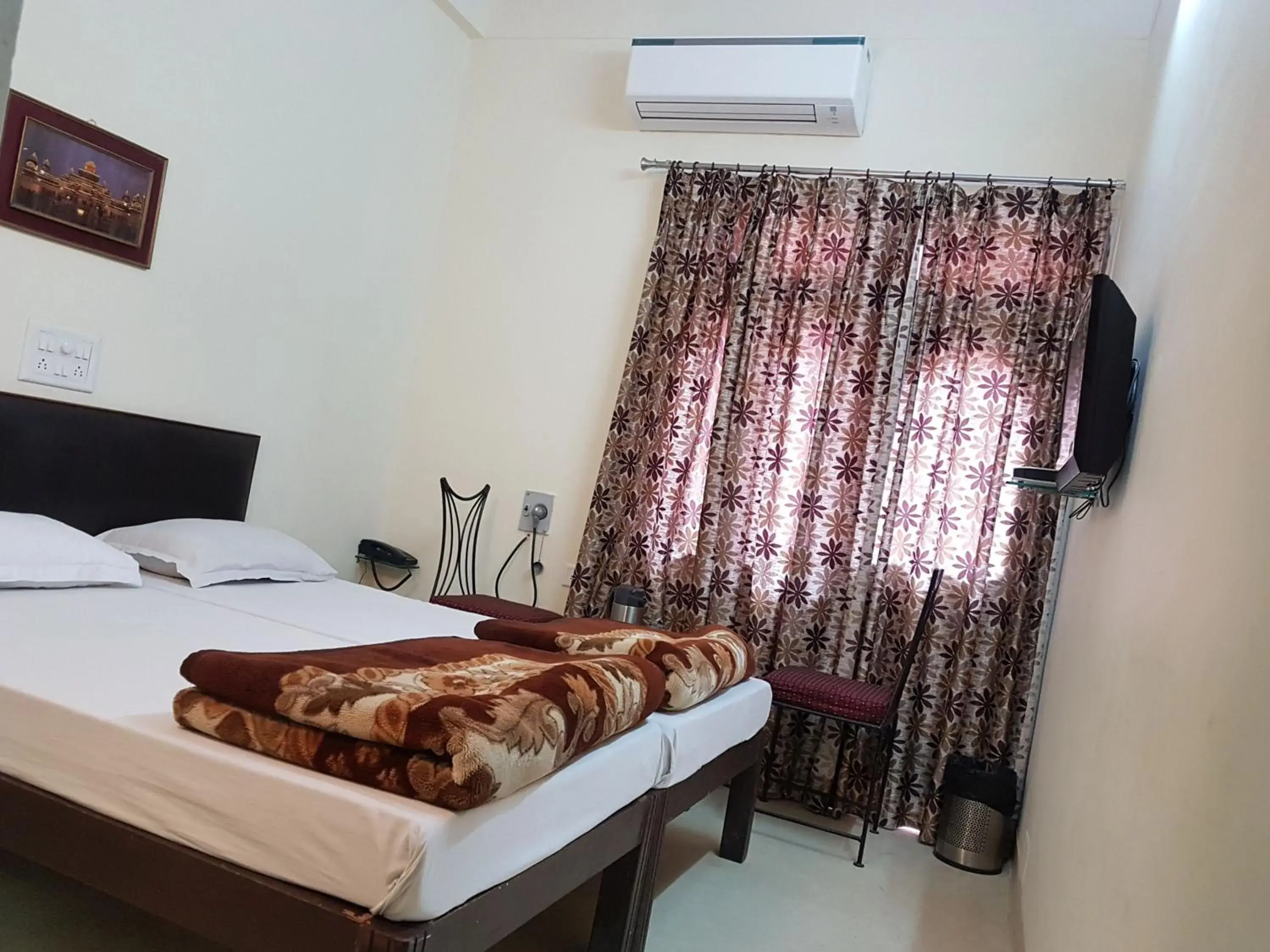 Deluxe Room - single occupancy in Hotel Sweet Dream Deluxe Room - single occupancy in Hotel Sweet Dream