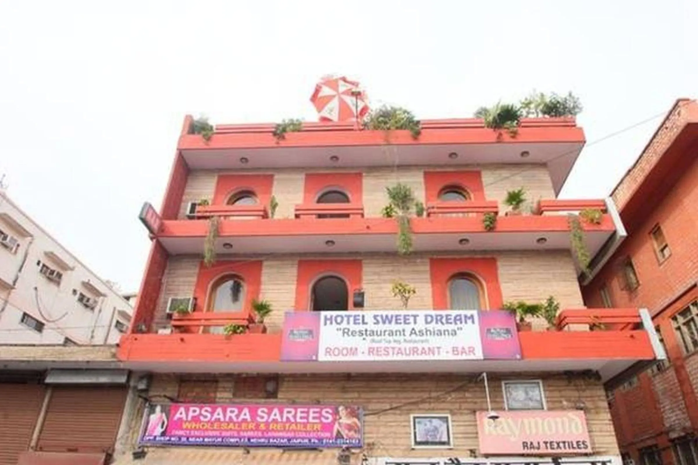 Property building in Hotel Sweet Dream