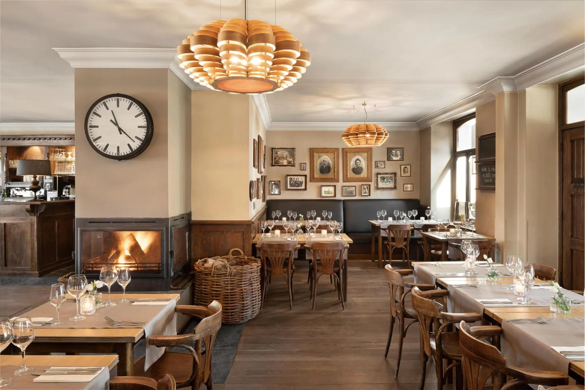 Restaurant/places to eat in Hotel Aux Ecuries De La Reine