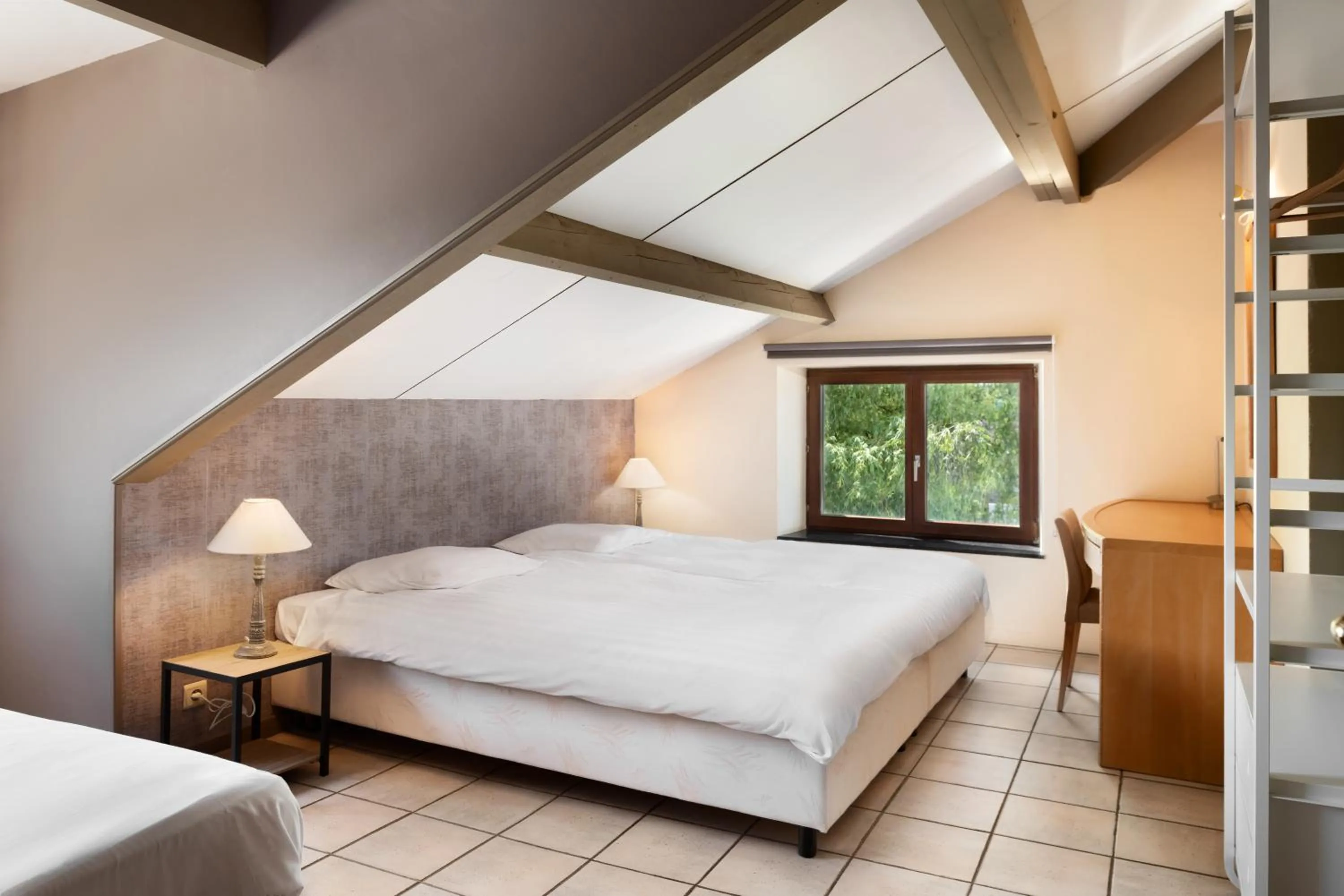 Bedroom, Bed in Hotel Aux Ecuries De La Reine