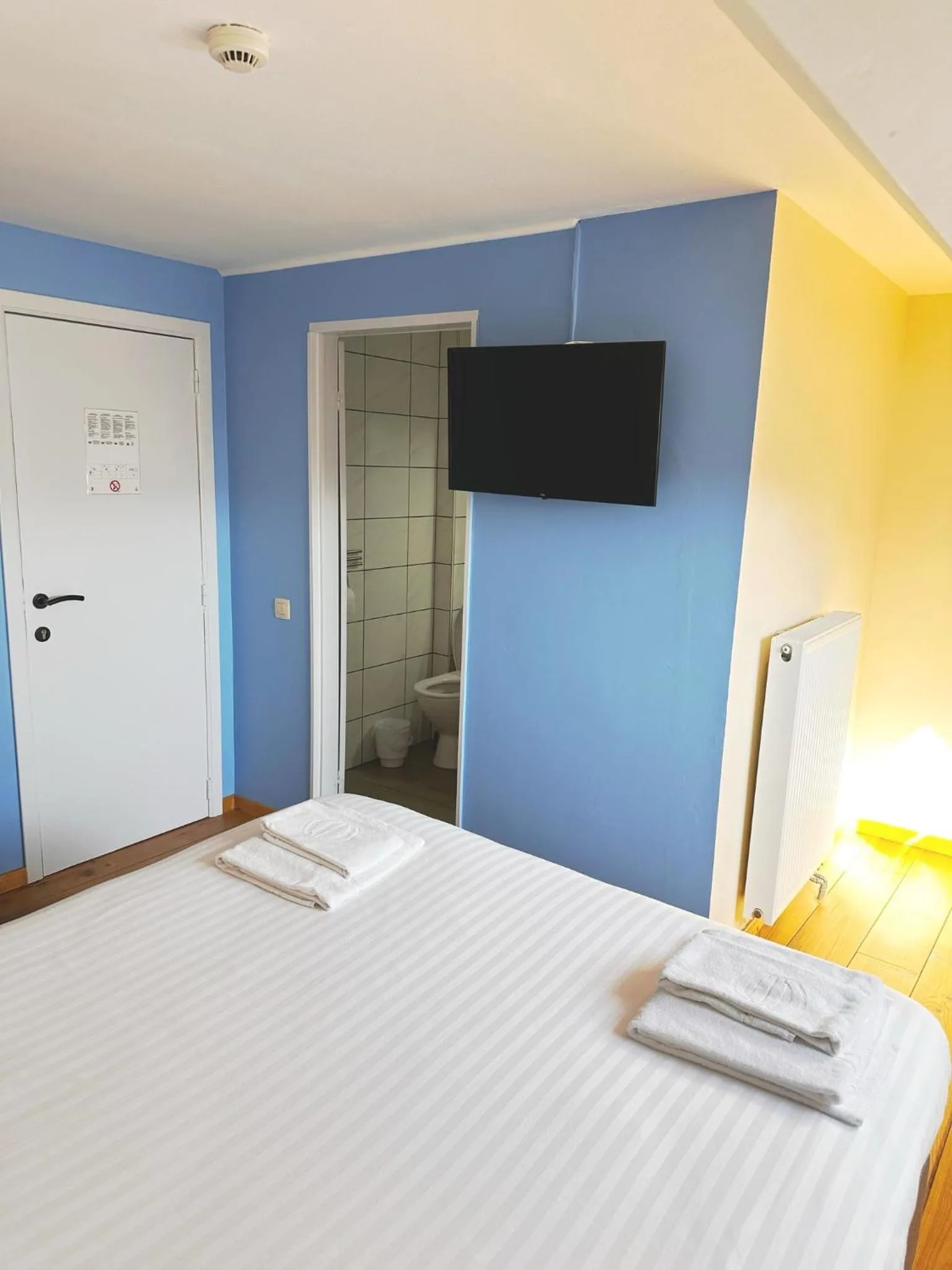 Bed in Family Hôtel