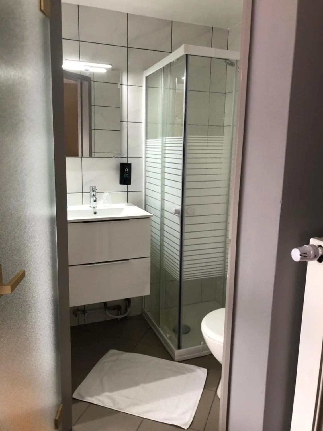 Shower, Bathroom in at-PACIFIC-HOTEL