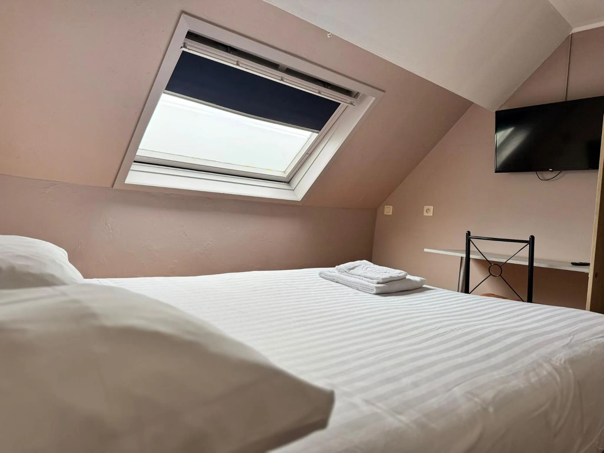 Bed in Family Hôtel