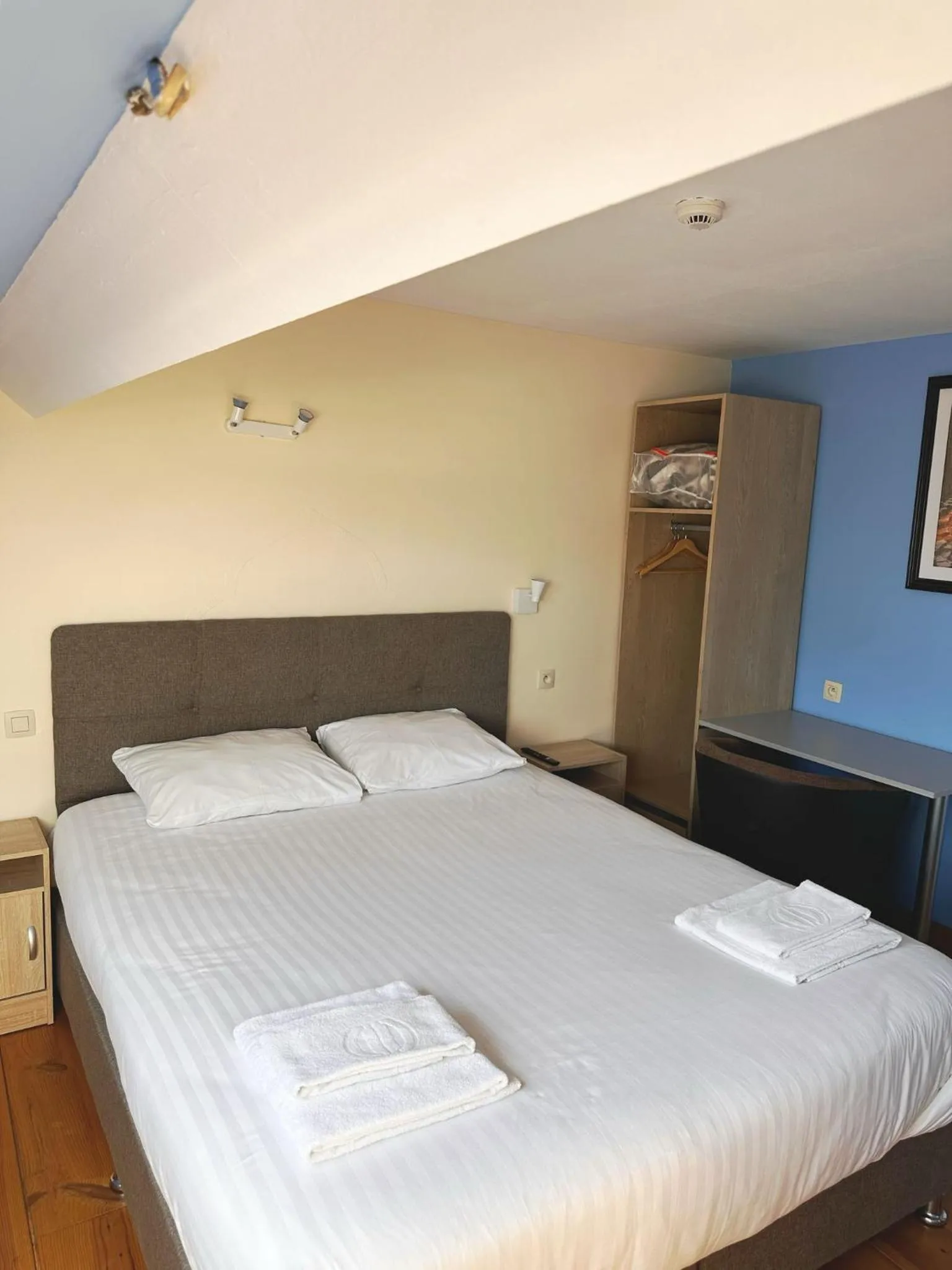 Bed in Family Hôtel