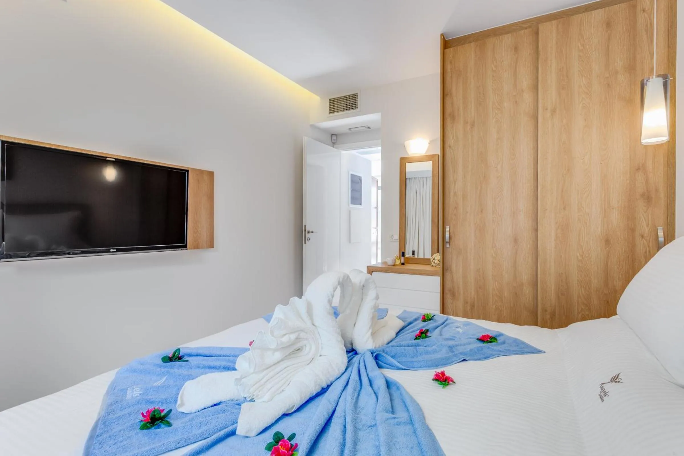 Day, Bed in Angels Suites