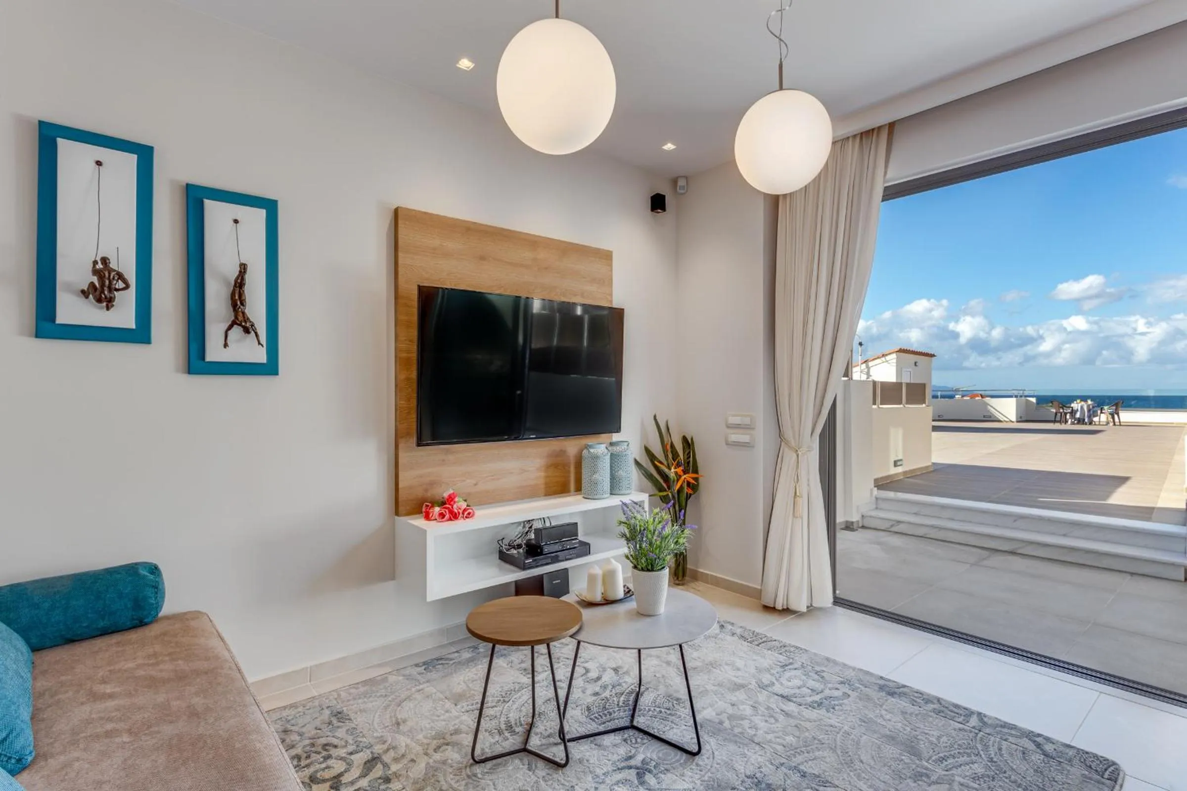 Day in Angels Suites