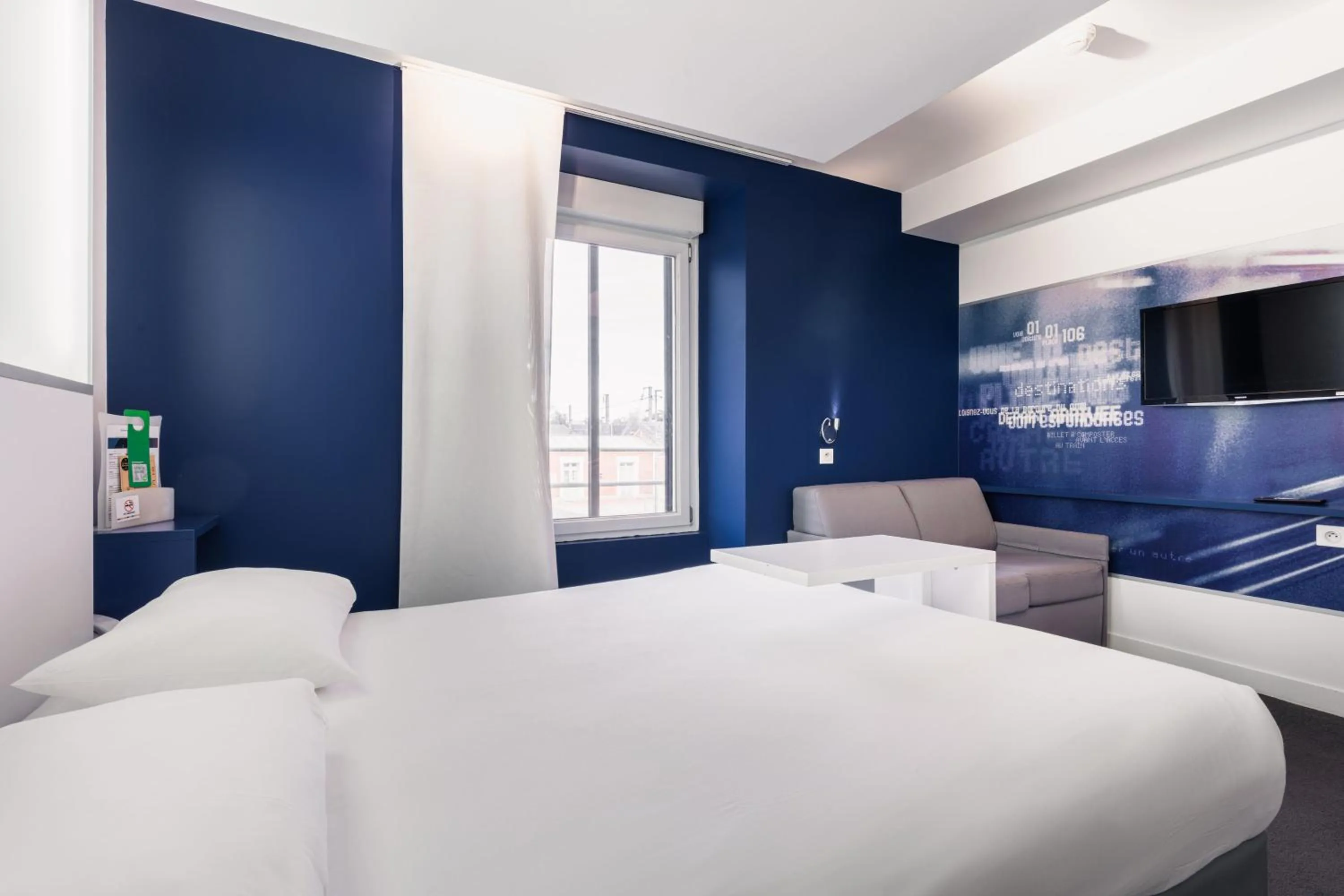 Bedroom, Bed in ibis Styles Vannes Gare Centre