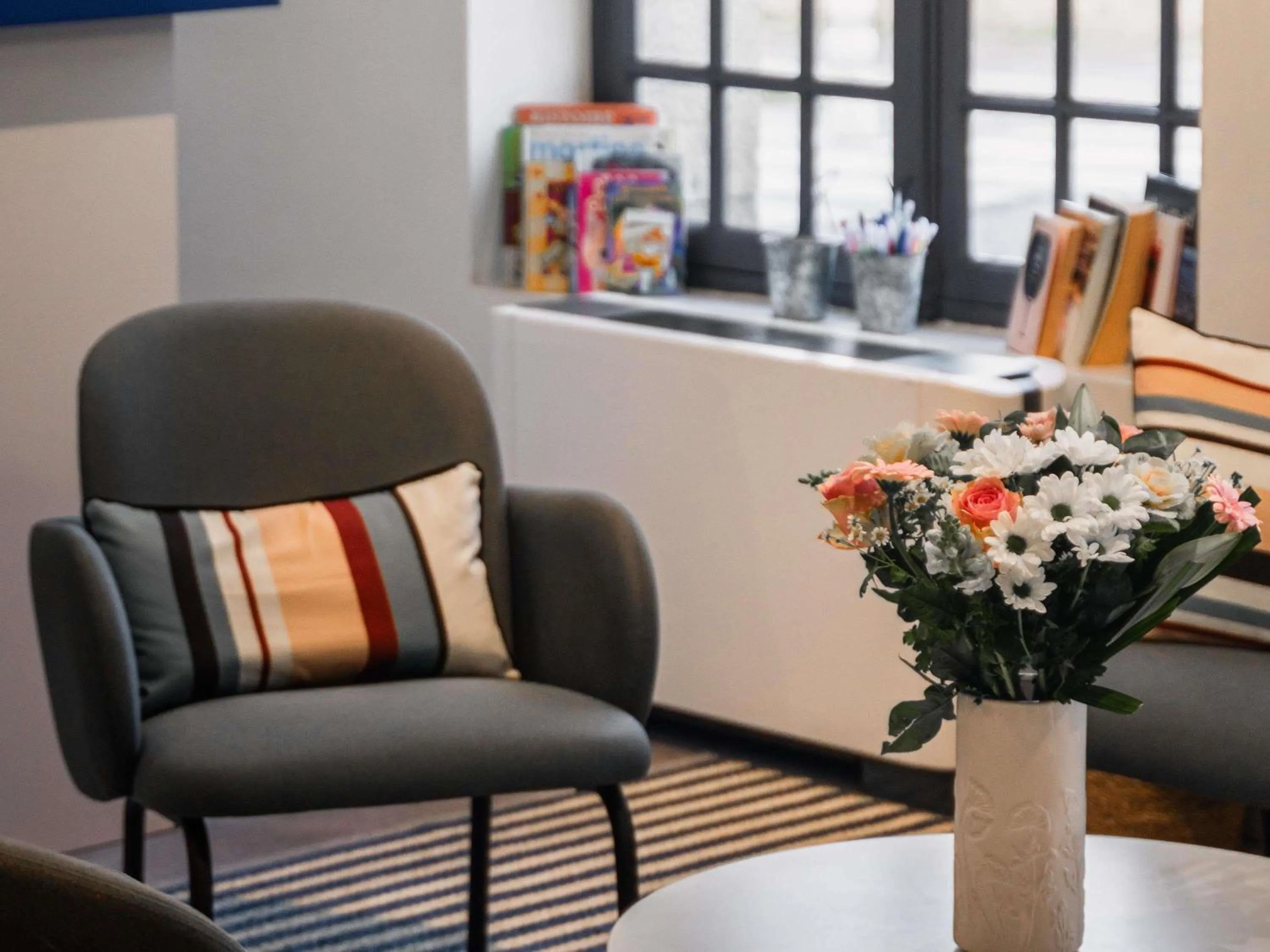 Lounge or bar in ibis Styles Vannes Gare Centre