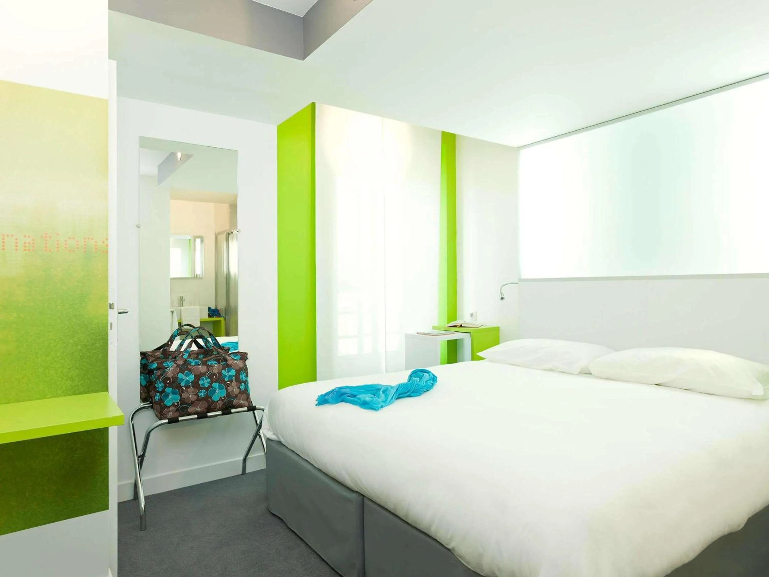Bedroom, Bed in ibis Styles Vannes Gare Centre