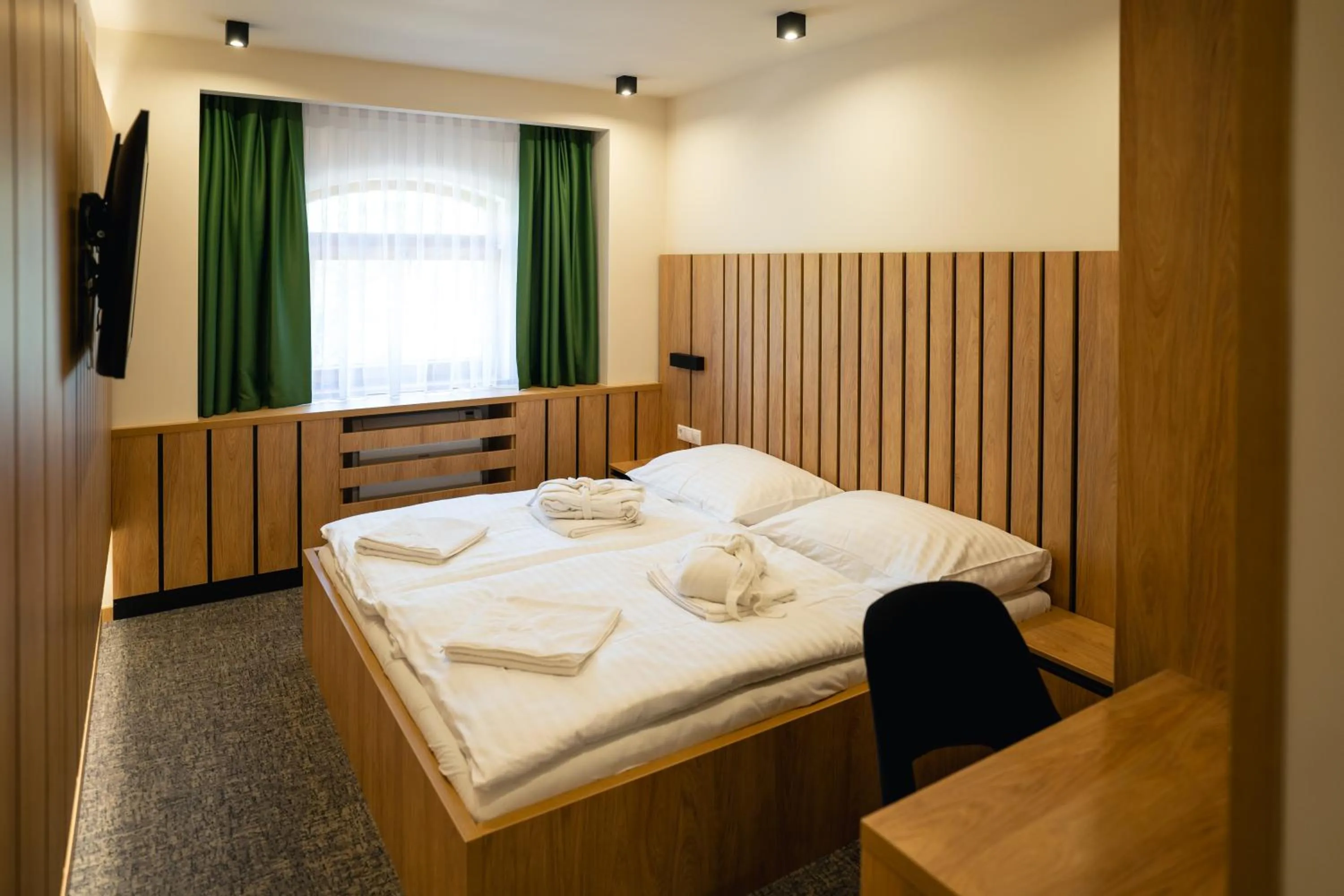 Bedroom, Bed in Hunor Hotel és Étterem