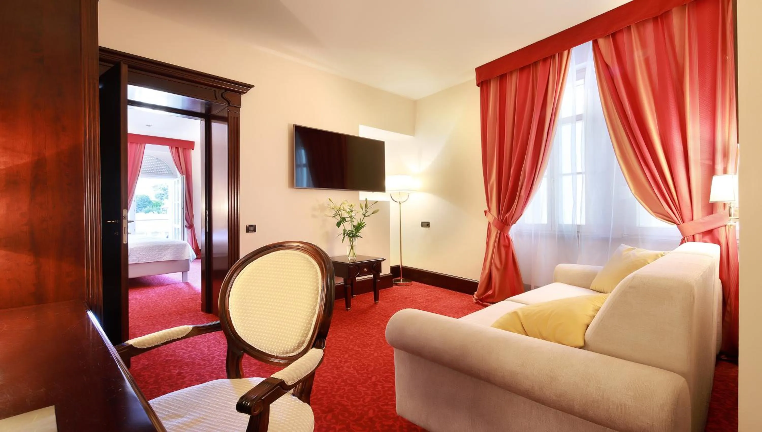 TV and multimedia, Bed in Arbiana Heritage Hotel