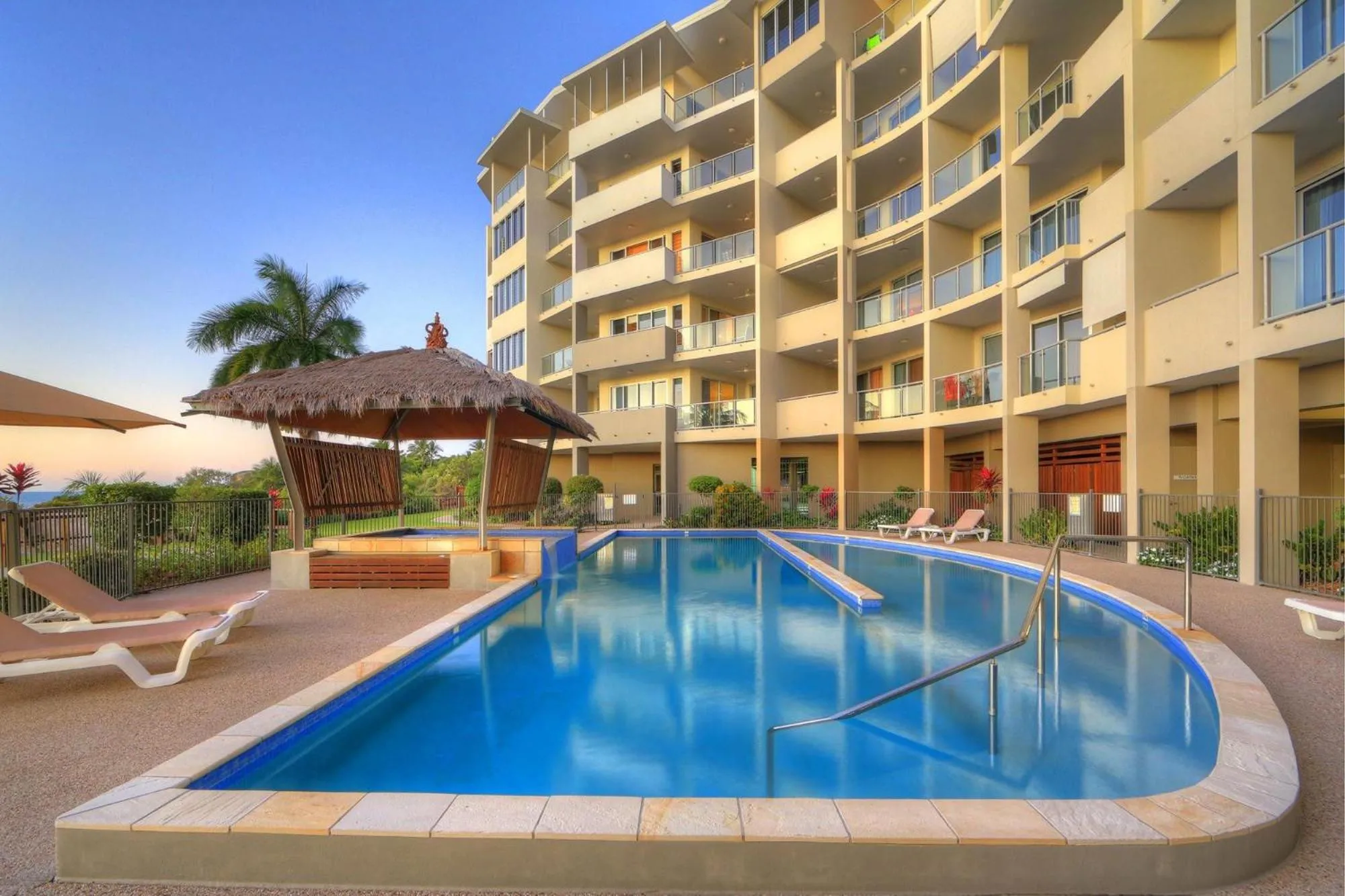 Swimming pool in Coral Cove Apartments - Absolute Beachfront Resort Bowen