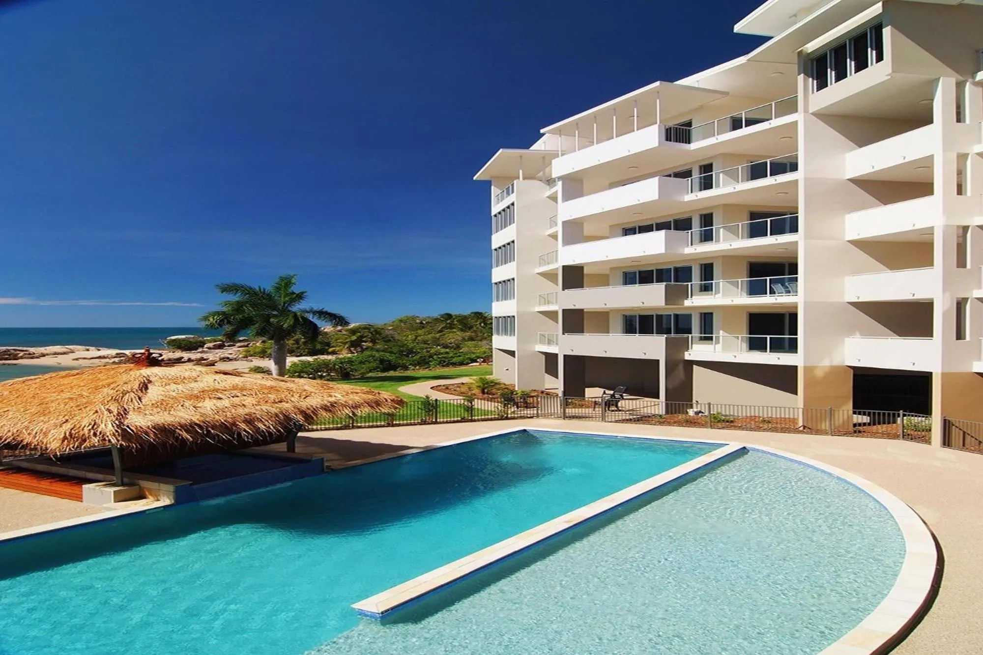 Swimming pool in Coral Cove Apartments - Absolute Beachfront Resort Bowen