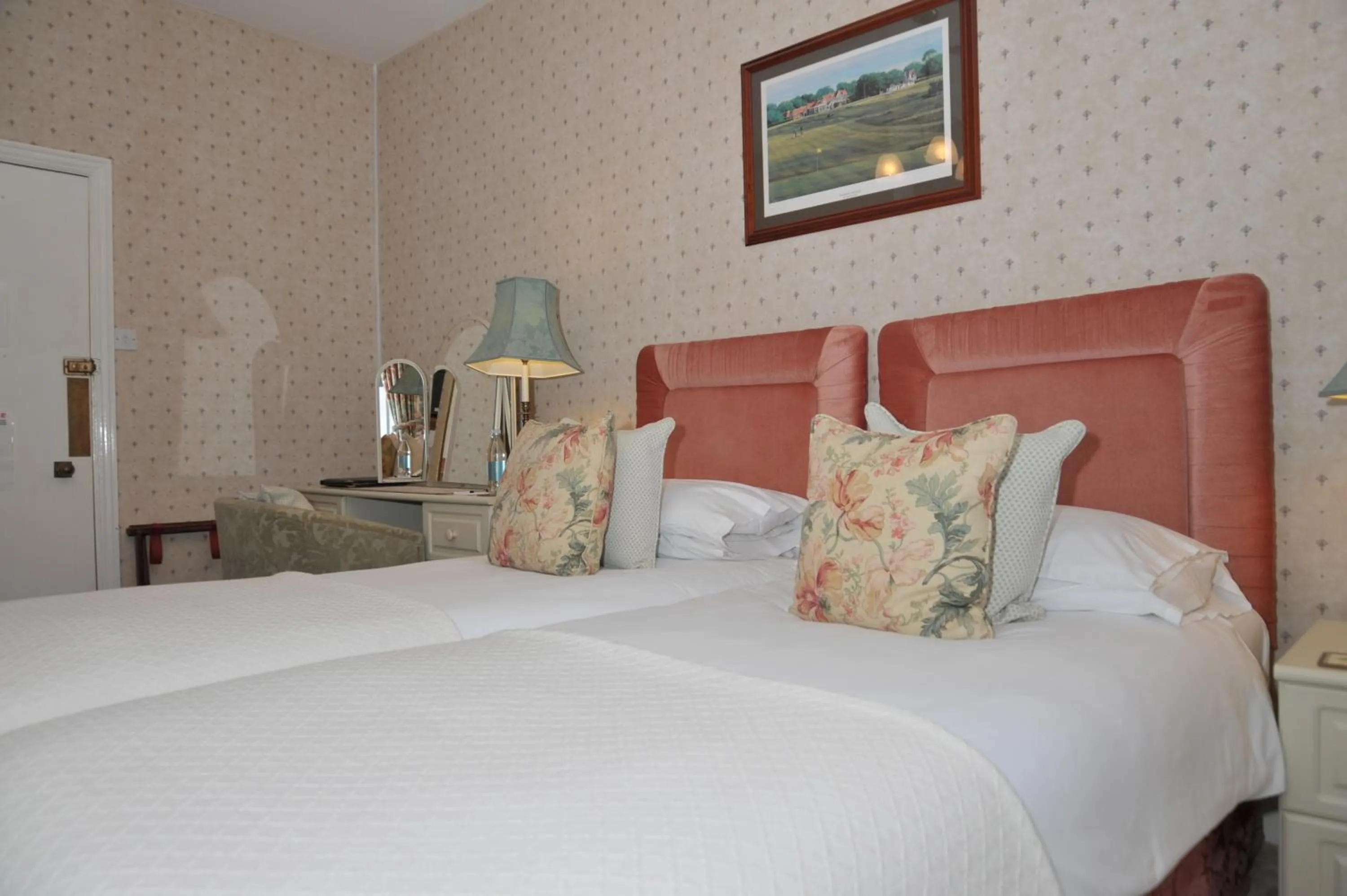 Photo of the whole room, Bed in The Inglenook Hotel