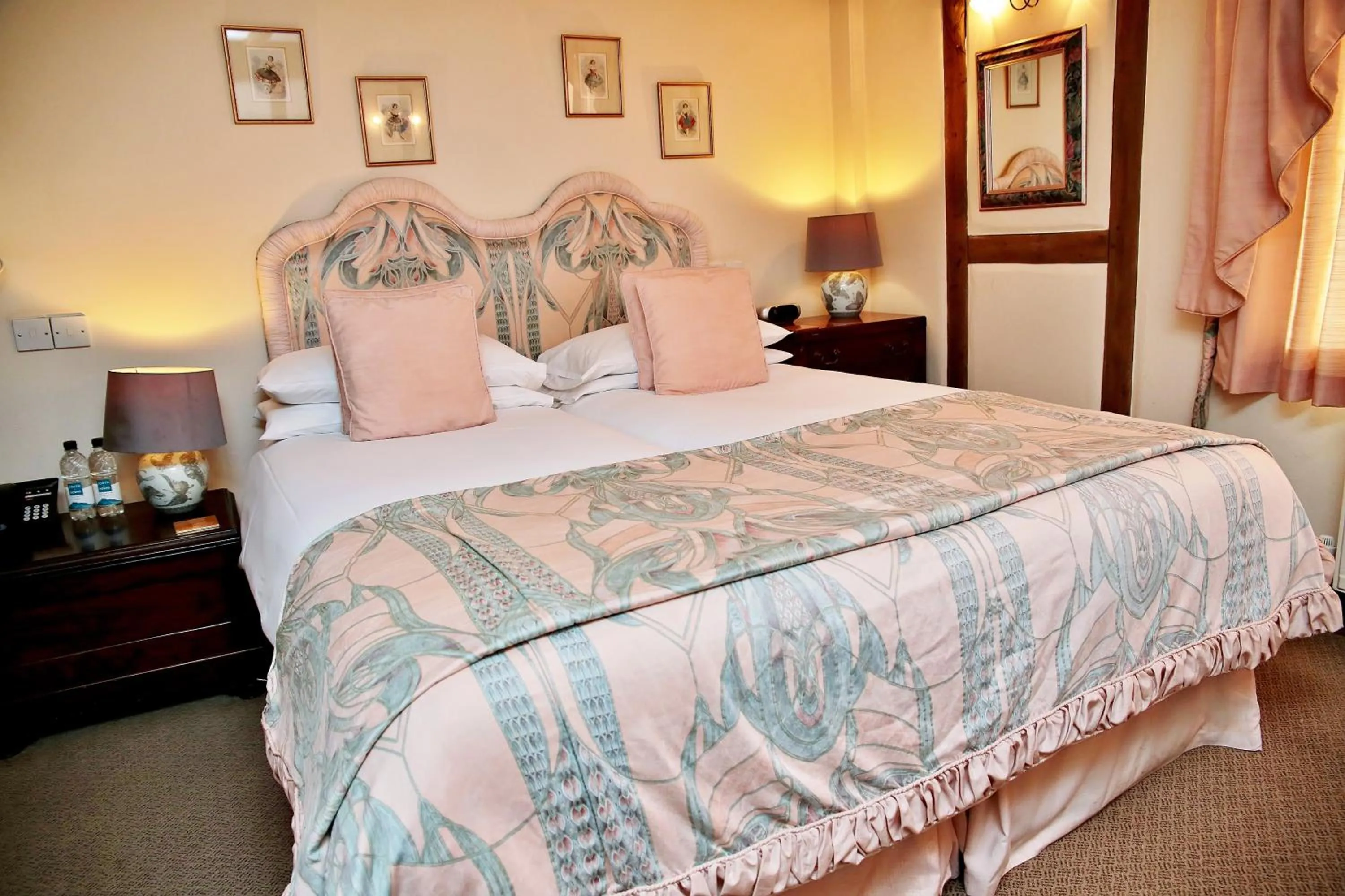 Photo of the whole room, Bed in The Inglenook Hotel